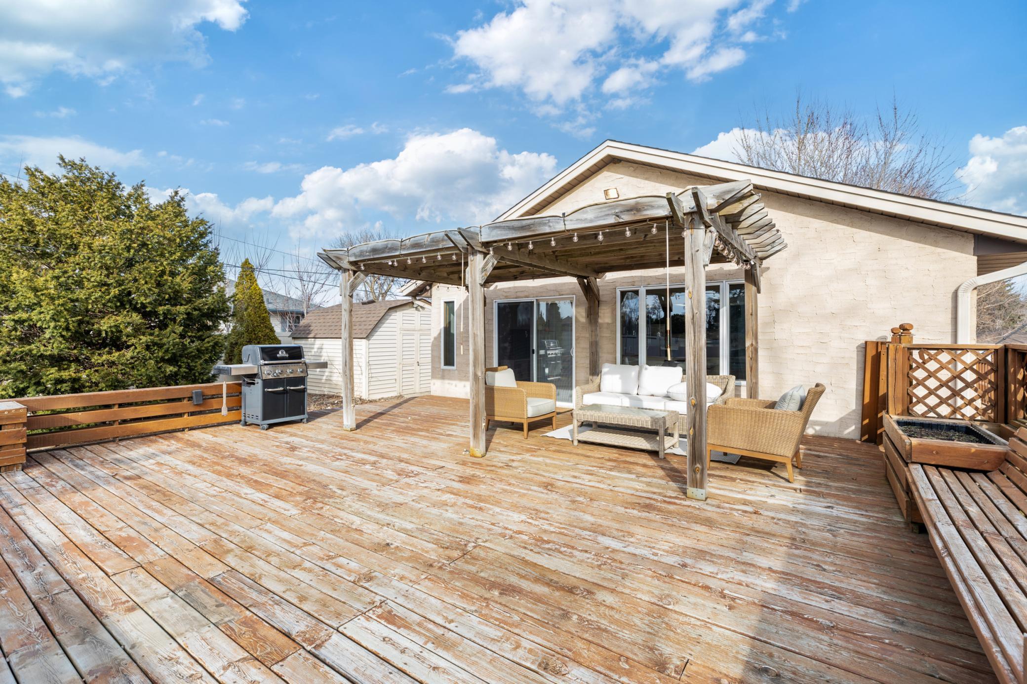 5870 Monroe Street NE