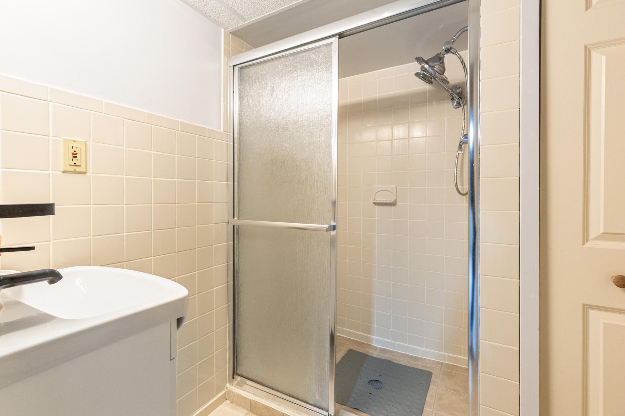 5870 Monroe Street NE