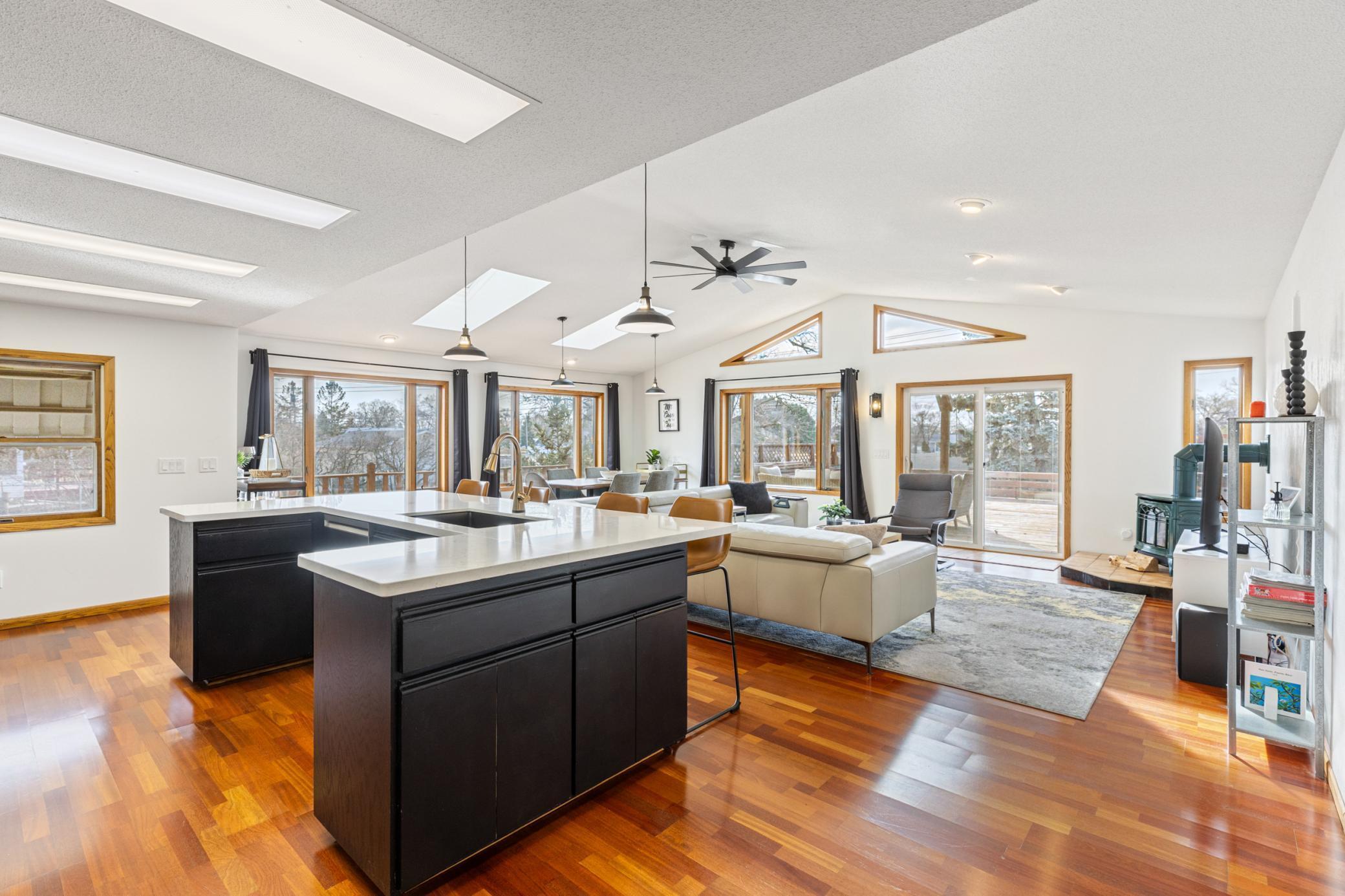 5870 Monroe Street NE