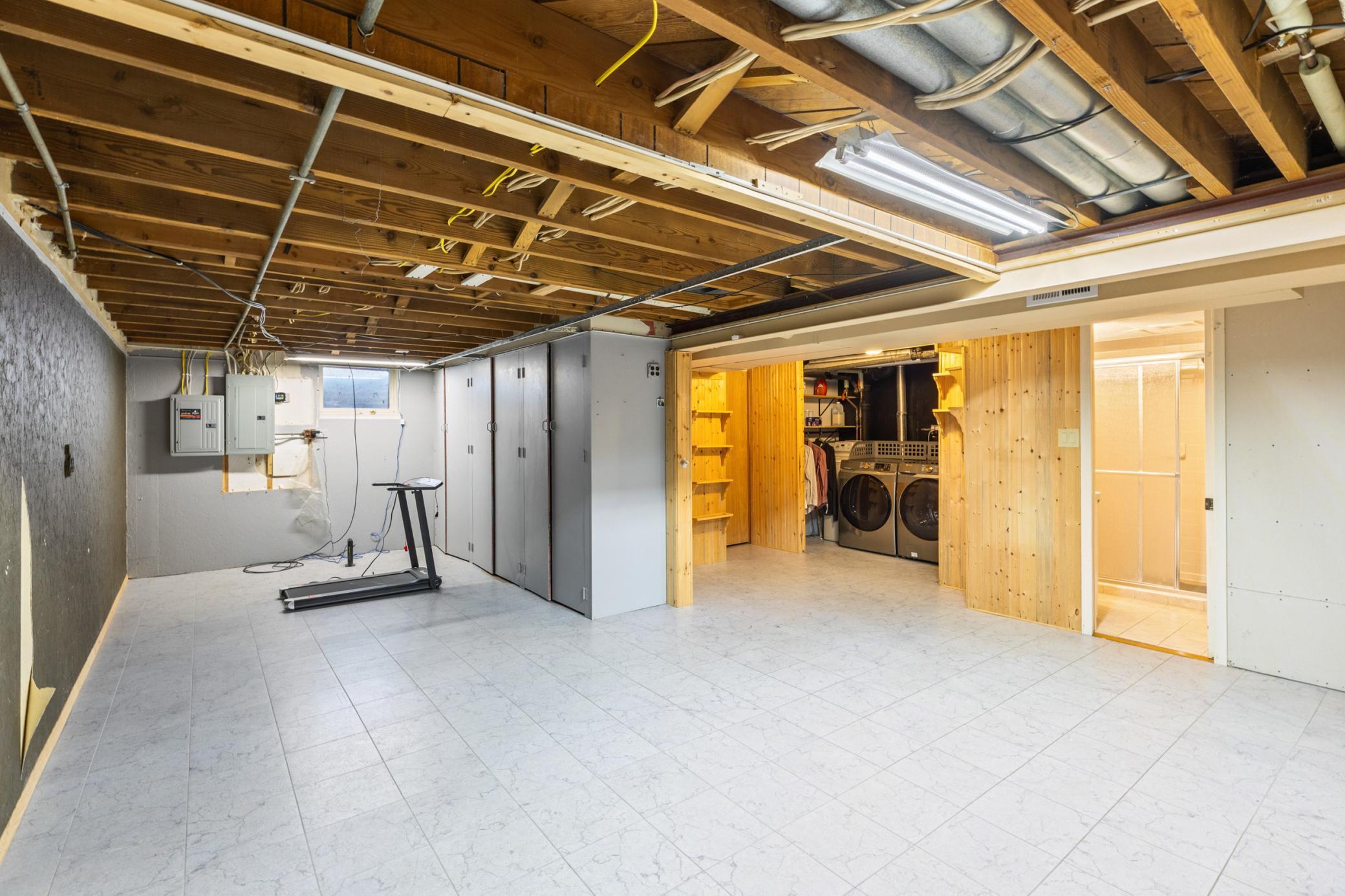 5870 Monroe Street NE