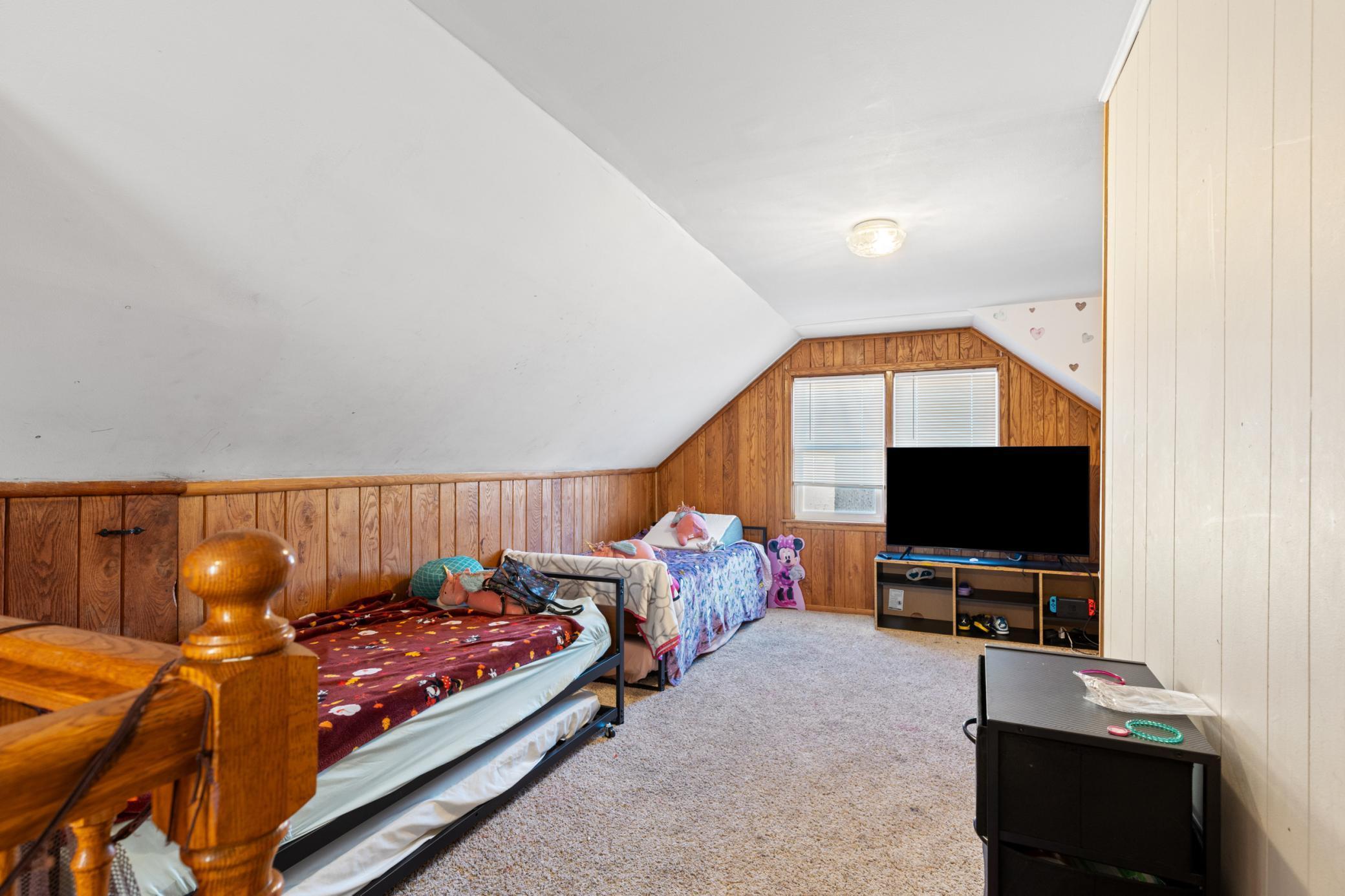 882 Iroquois Avenue