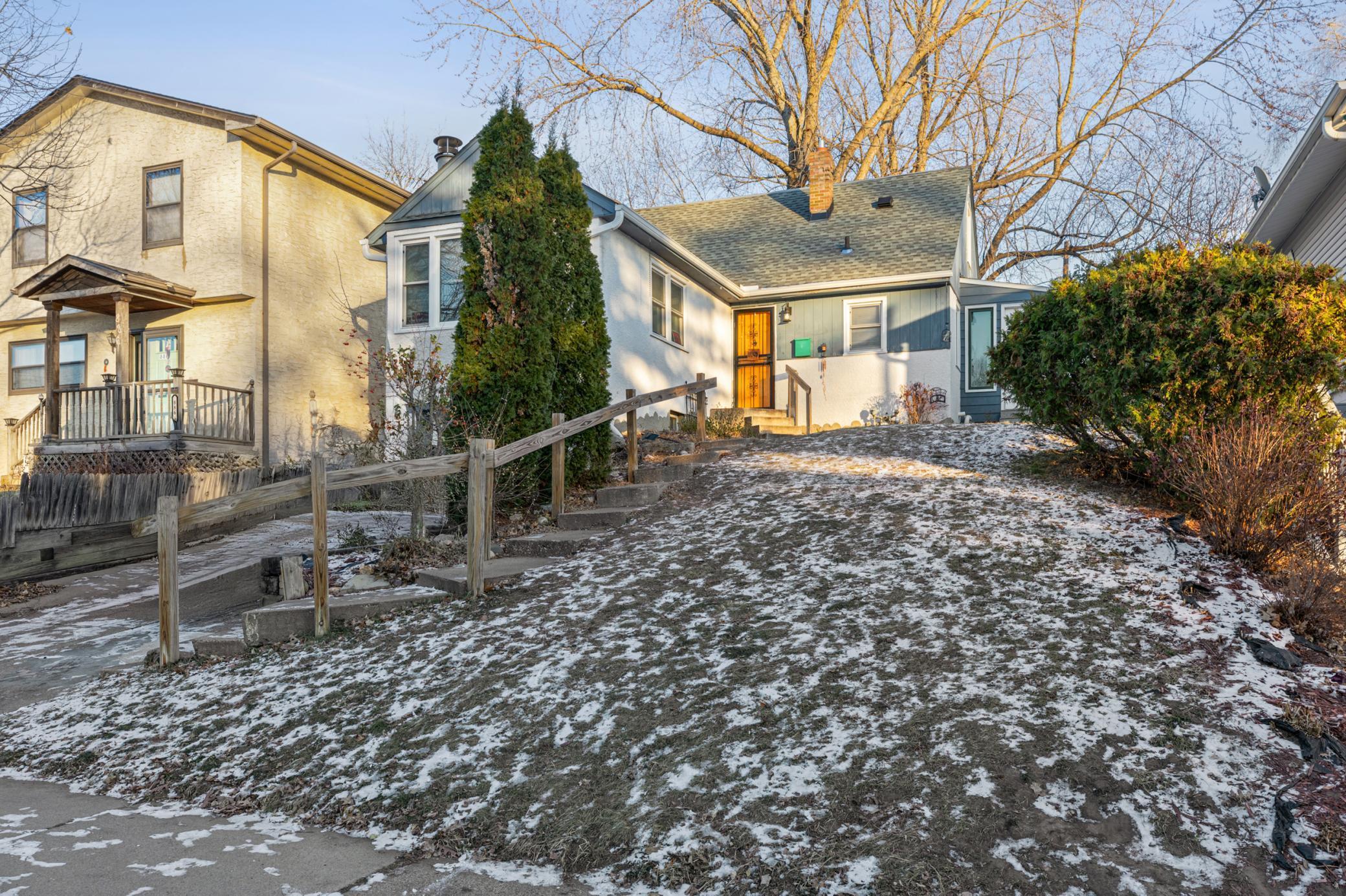 882 Iroquois Avenue