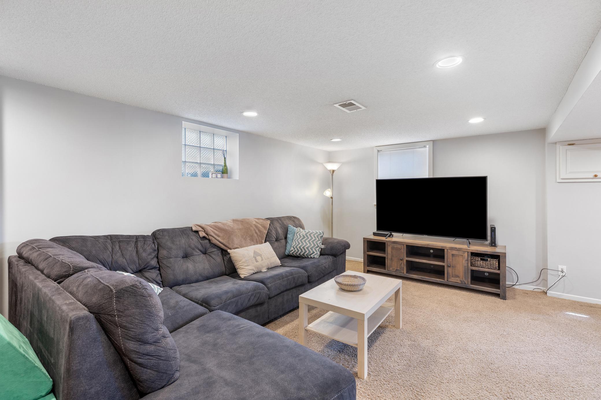 536 Ironton Street NE