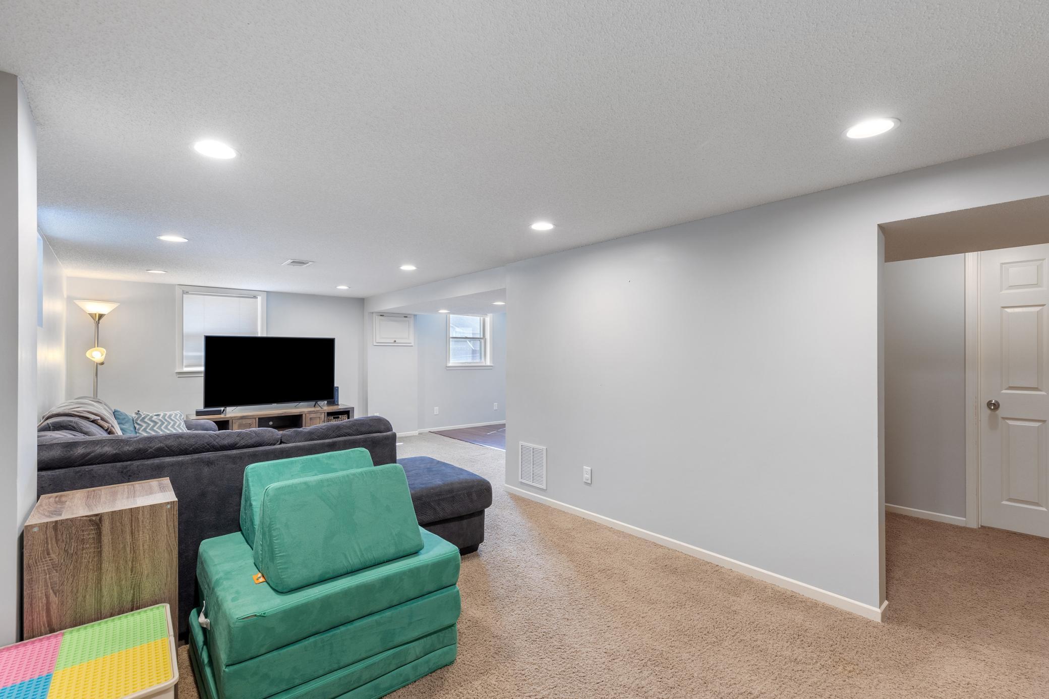 536 Ironton Street NE