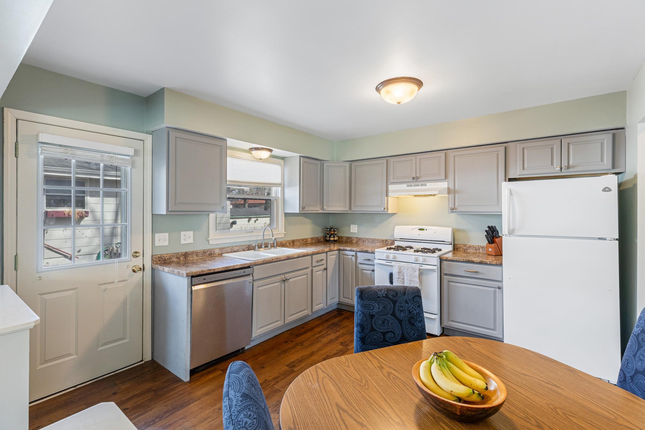 536 Ironton Street NE