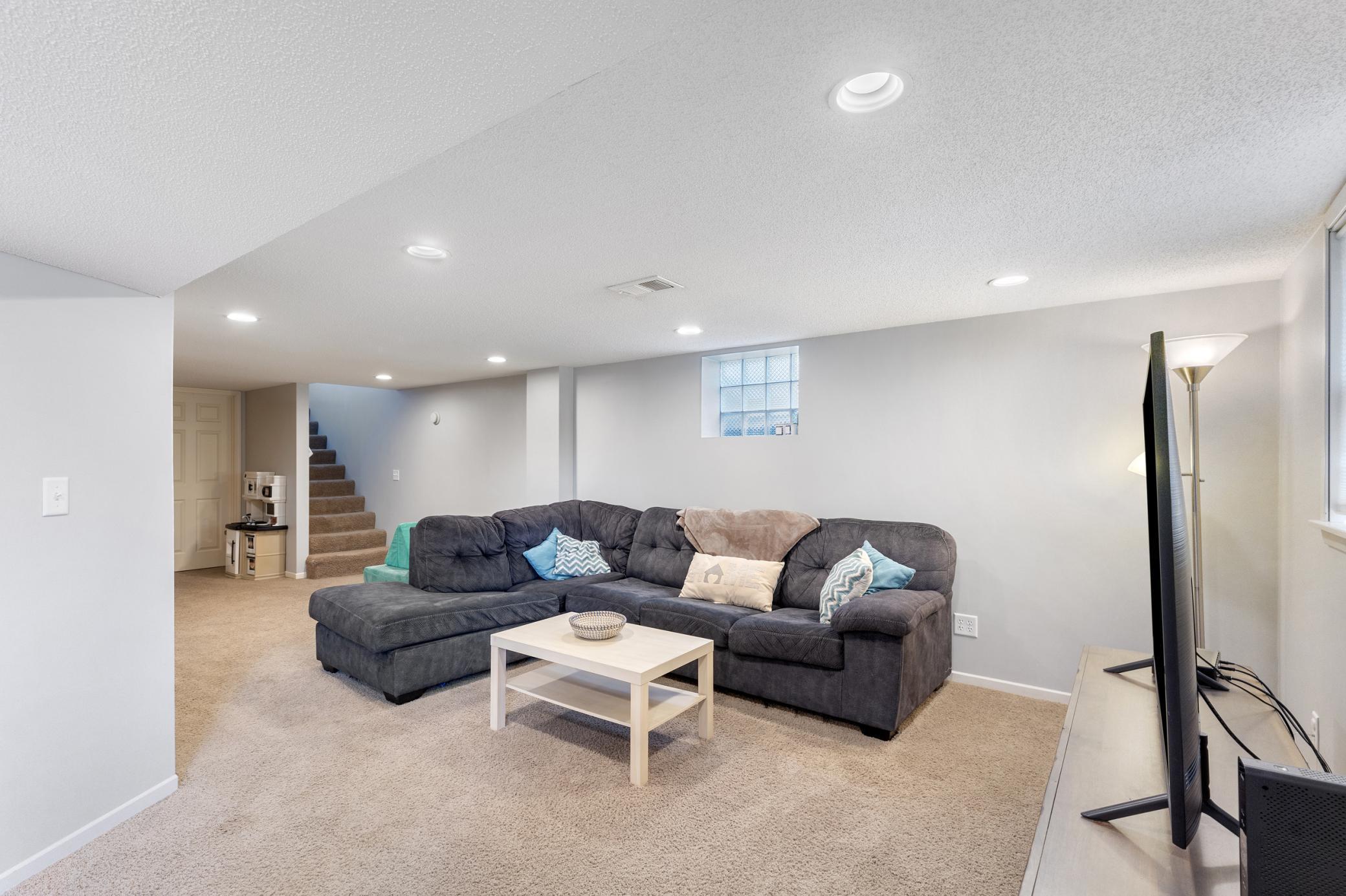 536 Ironton Street NE