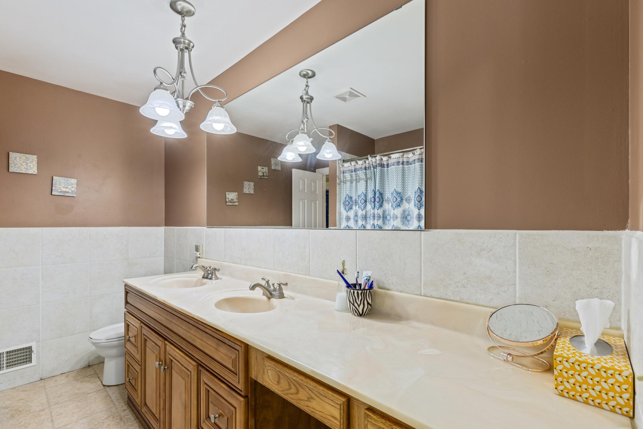 2735 Chisholm Avenue