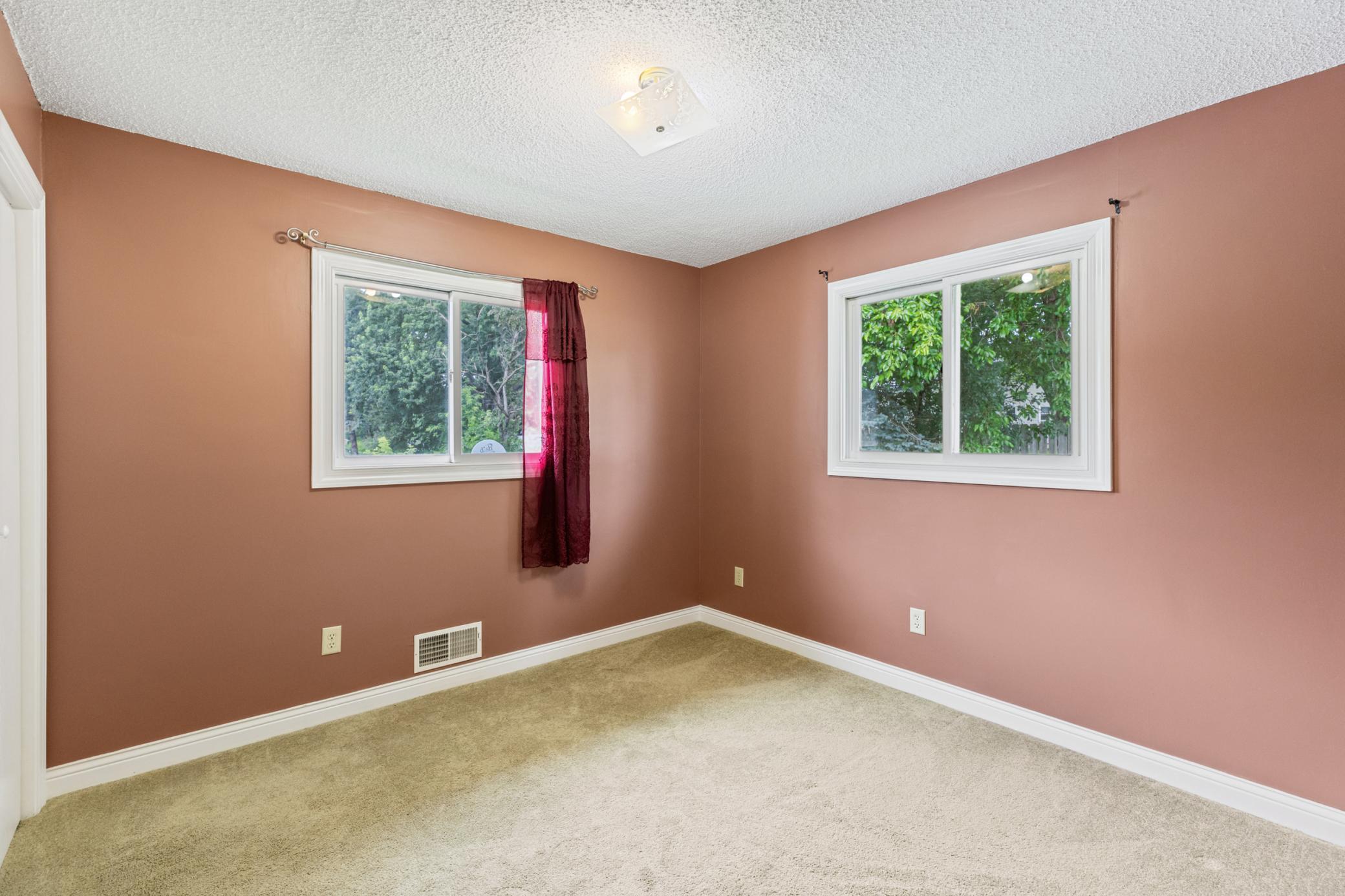 2735 Chisholm Avenue