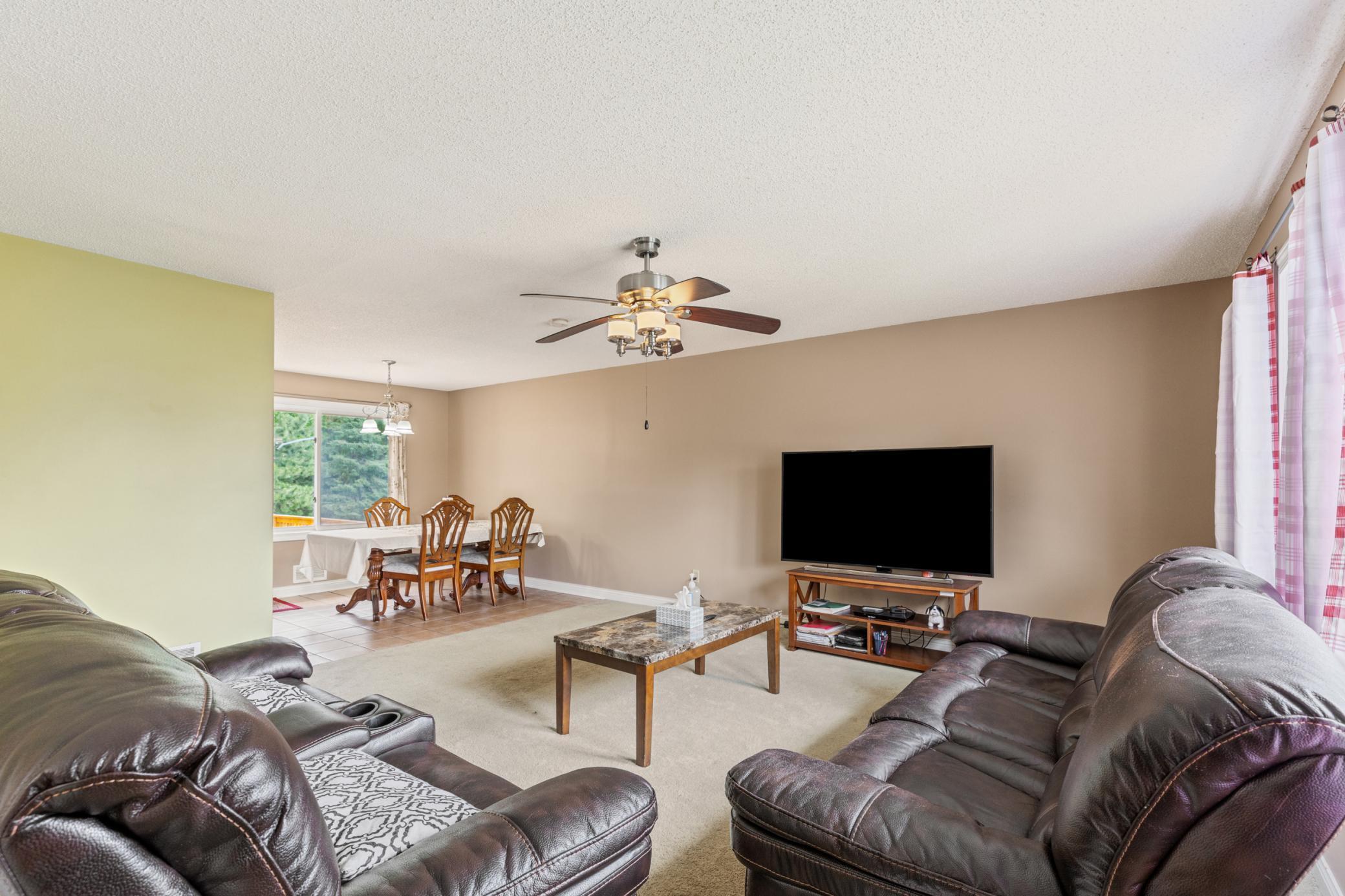 2735 Chisholm Avenue