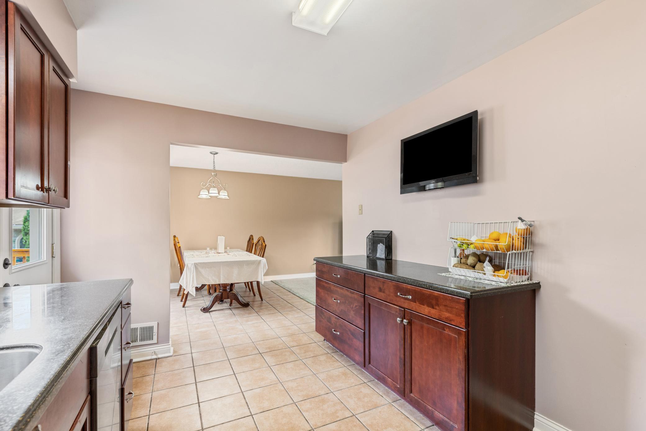 2735 Chisholm Avenue