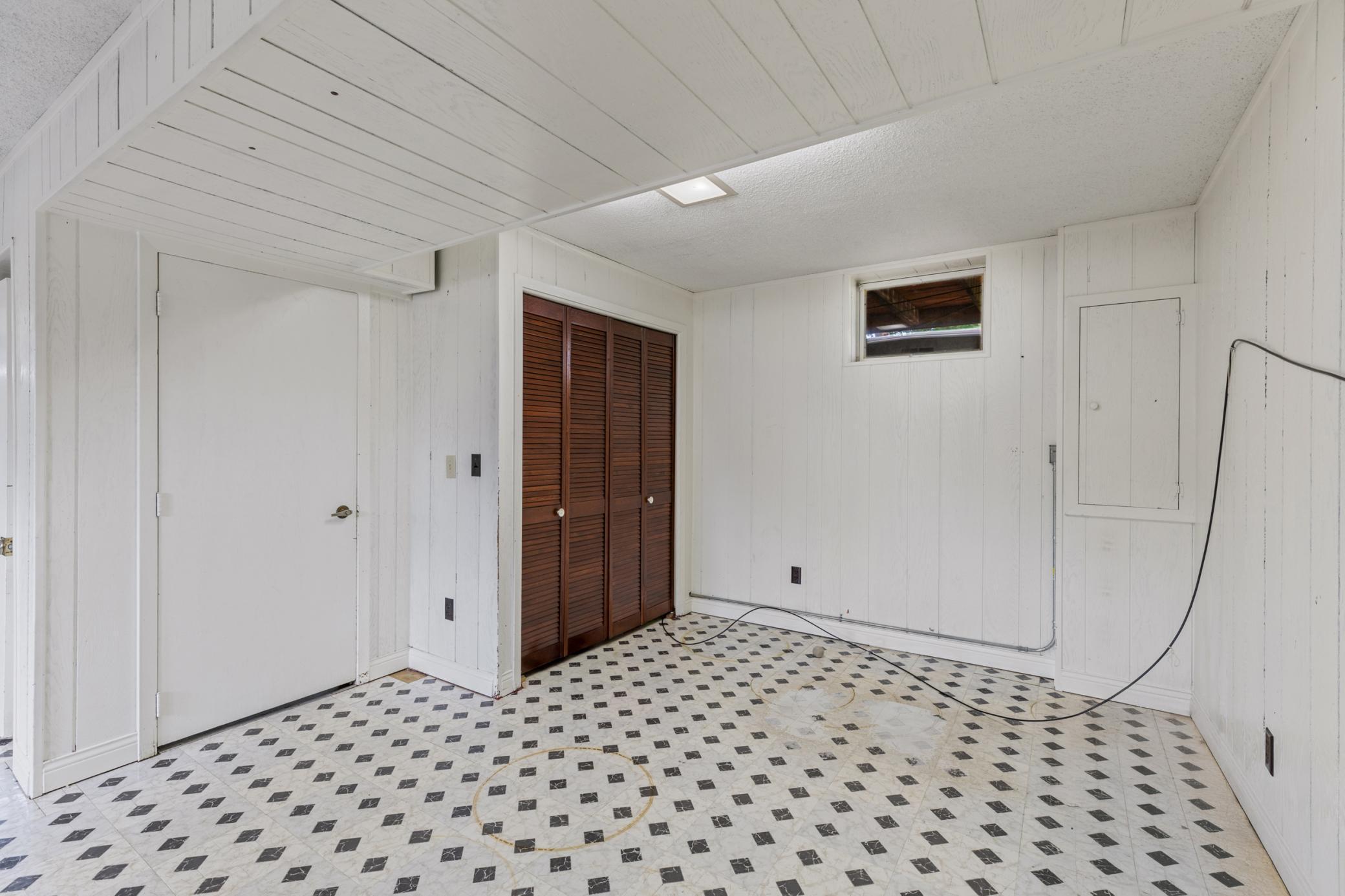 2735 Chisholm Avenue