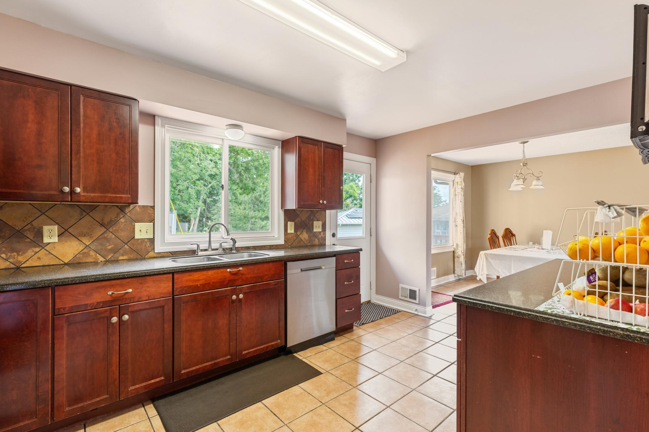 2735 Chisholm Avenue