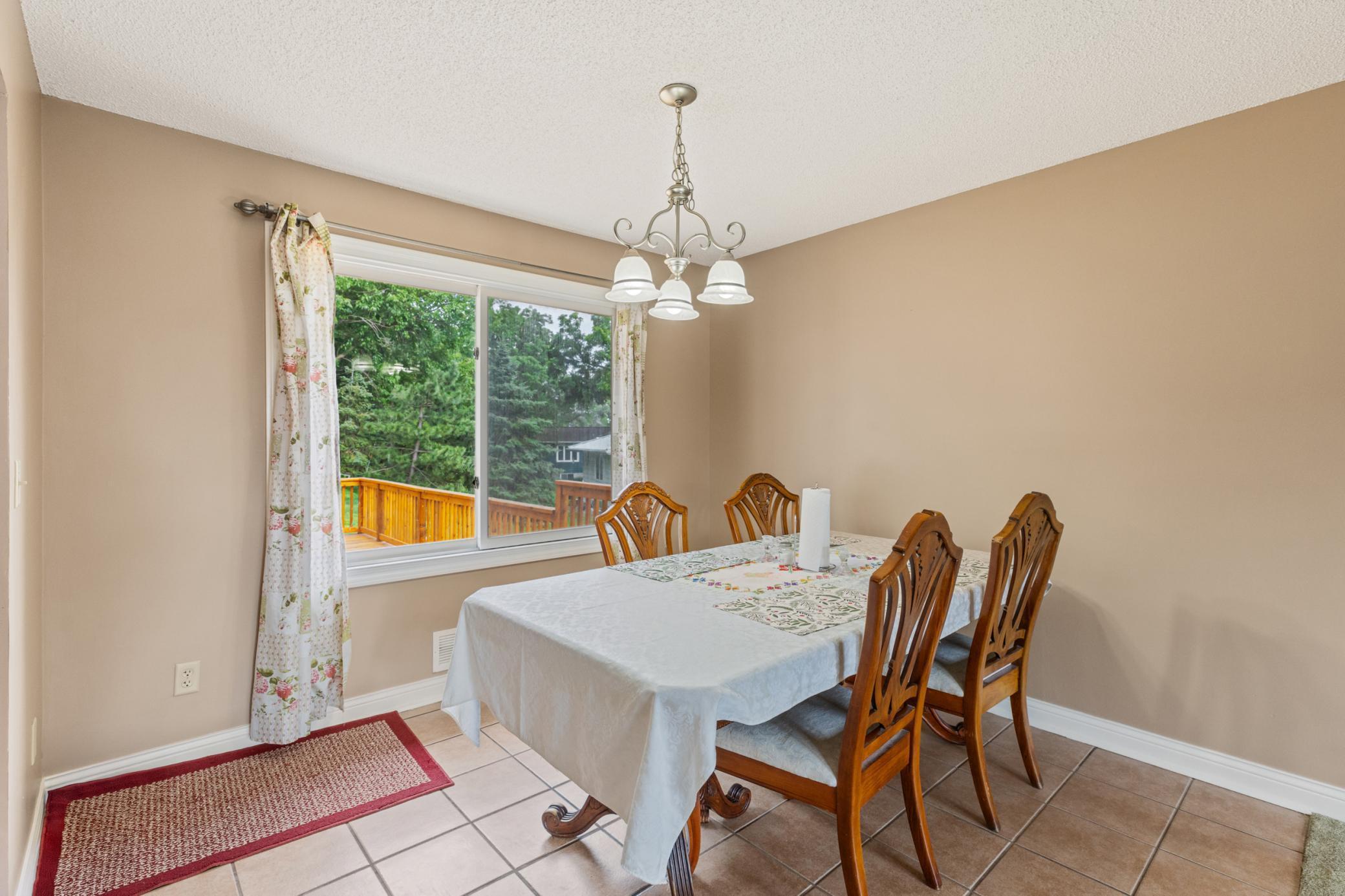 2735 Chisholm Avenue