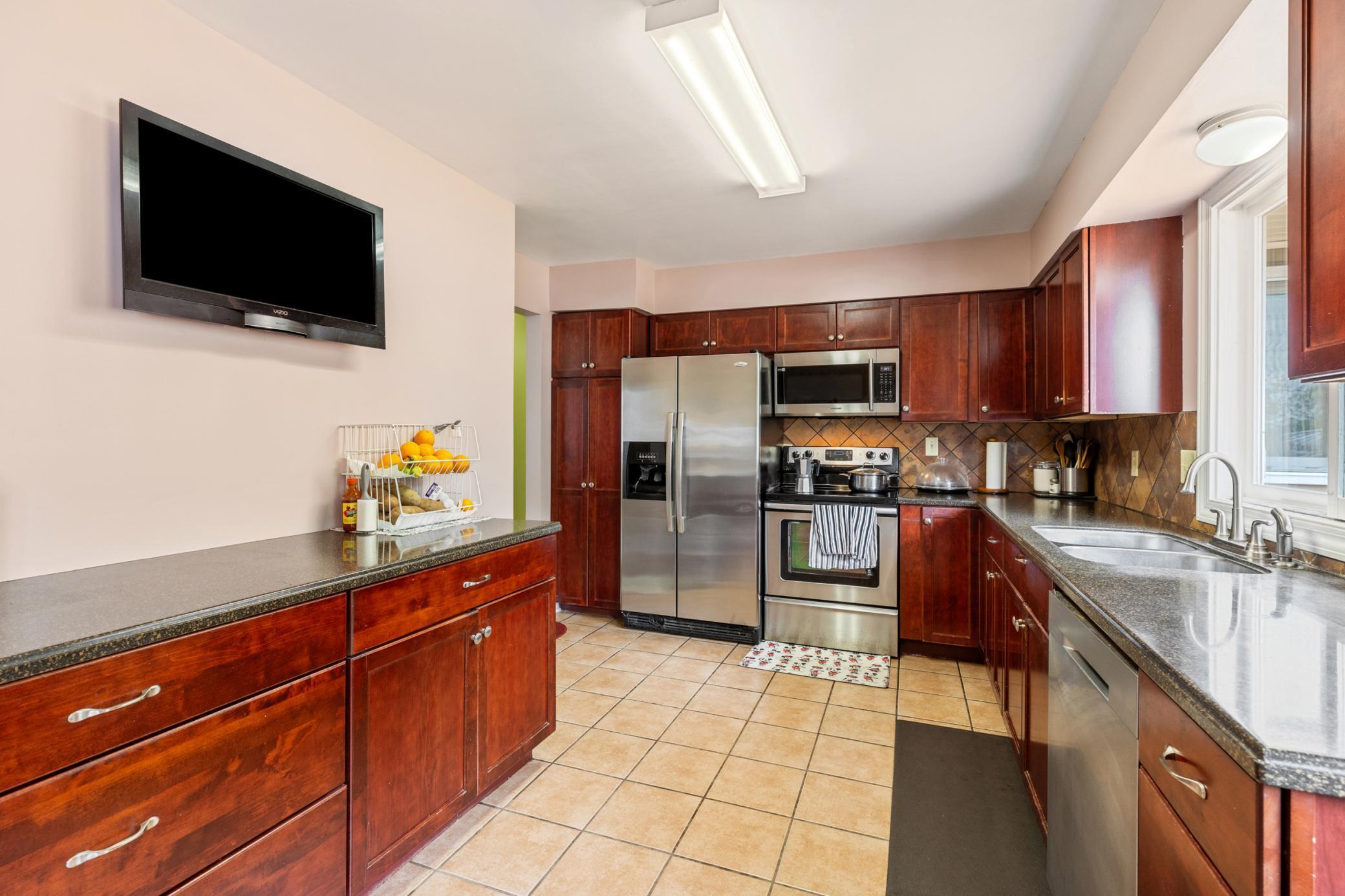 2735 Chisholm Avenue