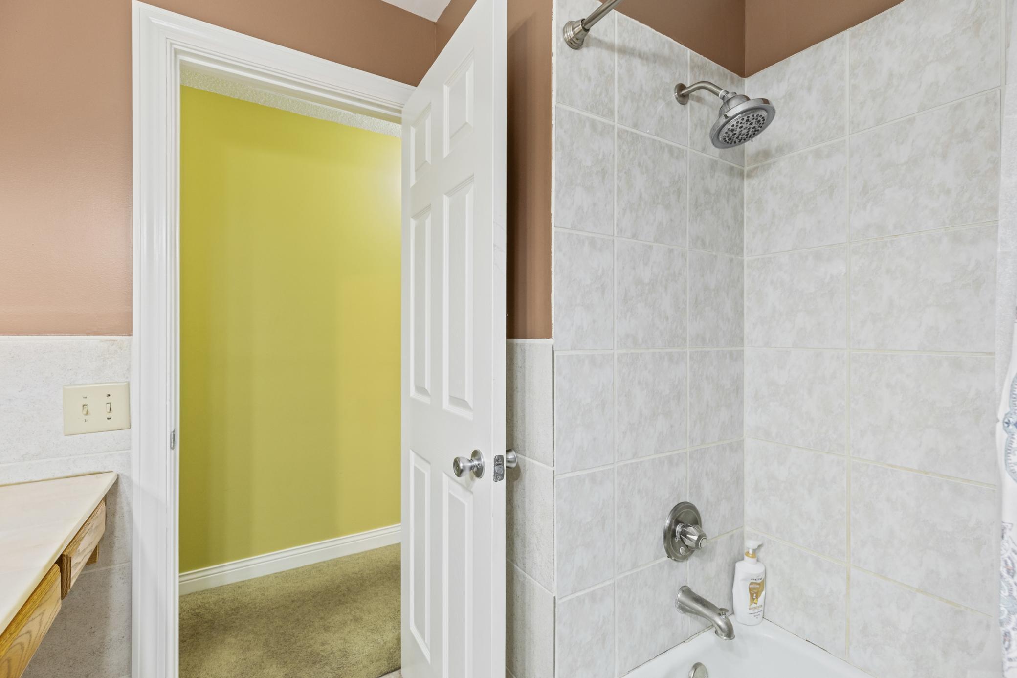 2735 Chisholm Avenue