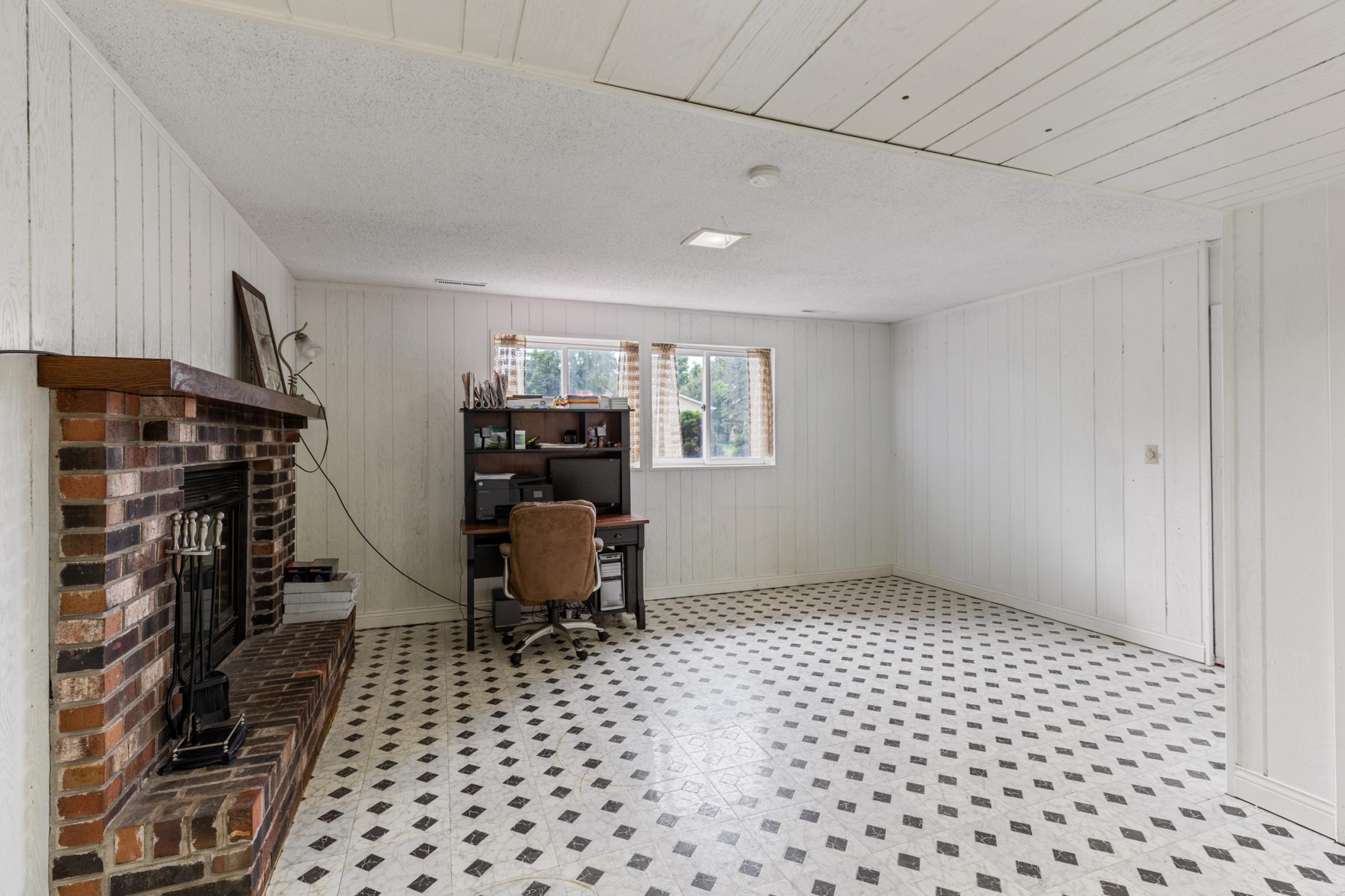 2735 Chisholm Avenue