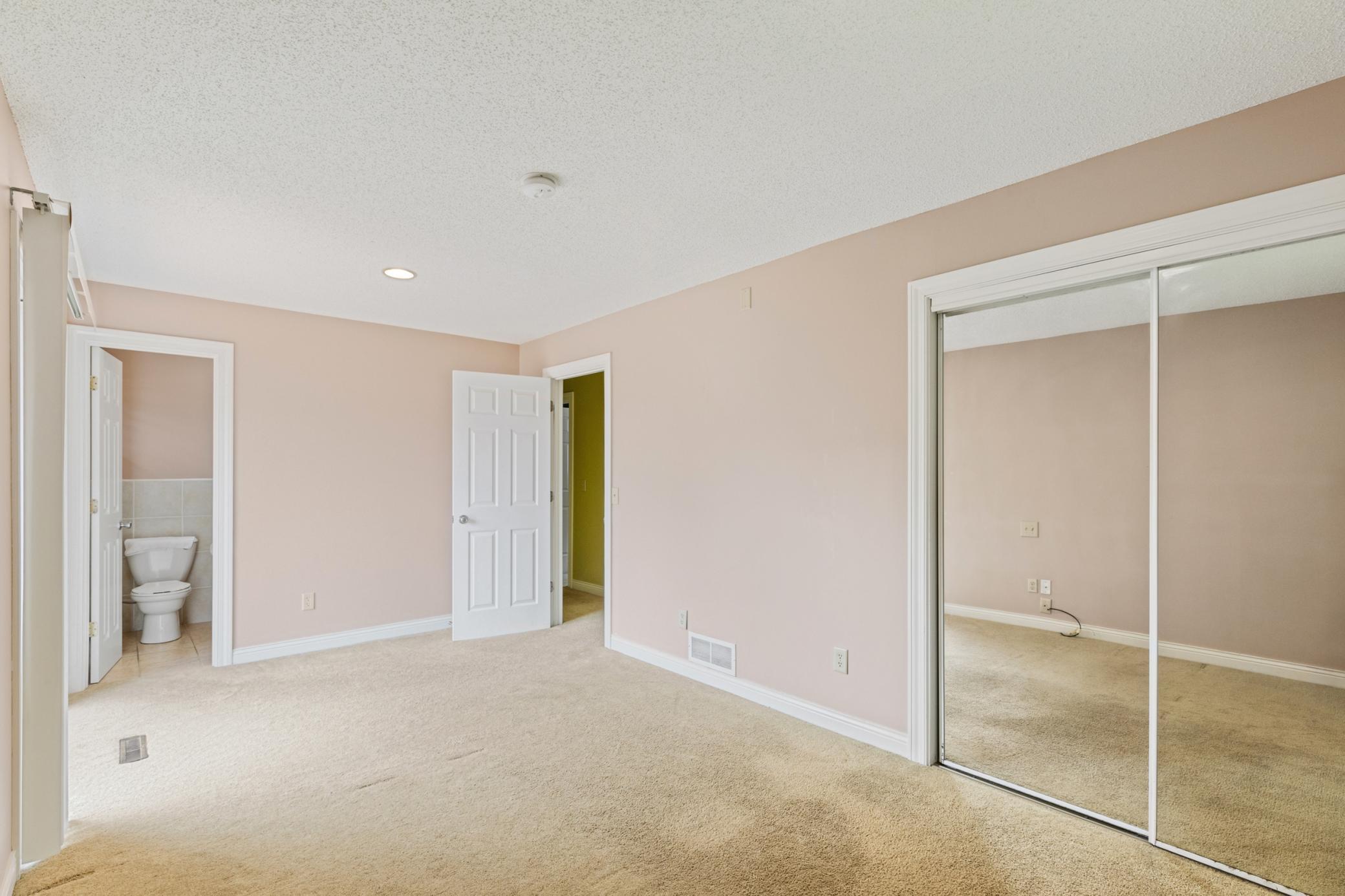 2735 Chisholm Avenue