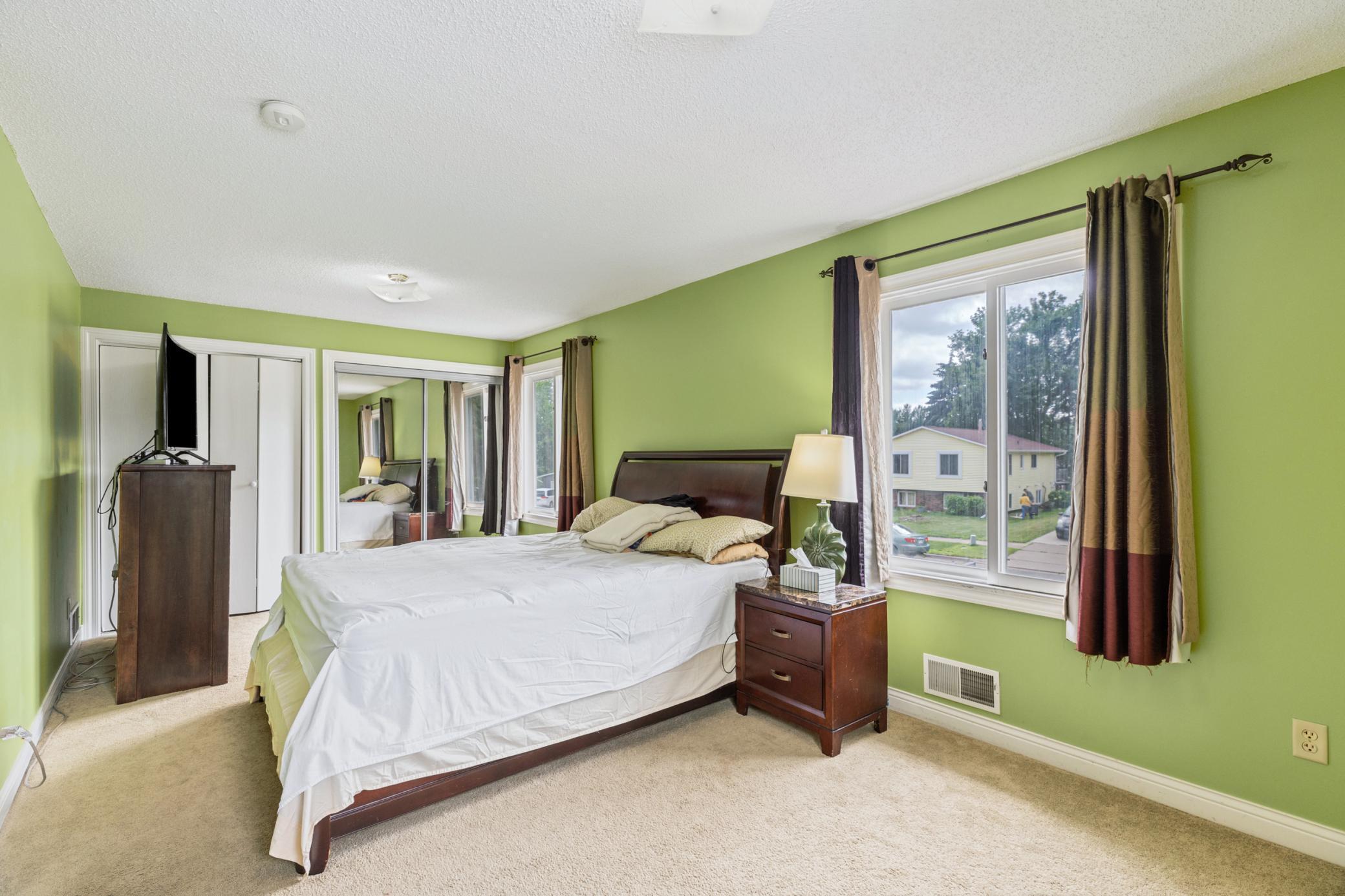 2735 Chisholm Avenue