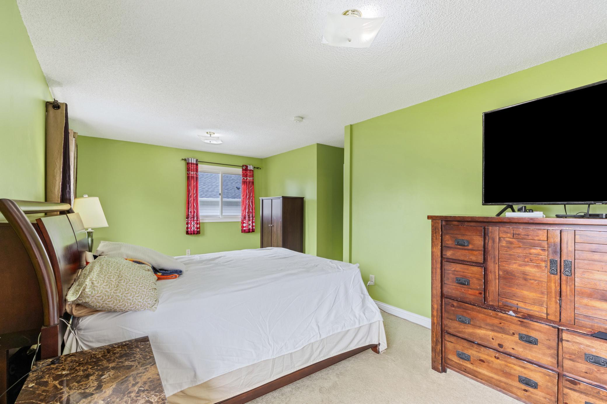 2735 Chisholm Avenue