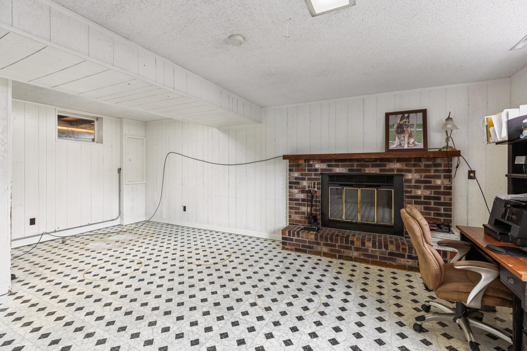 2735 Chisholm Avenue