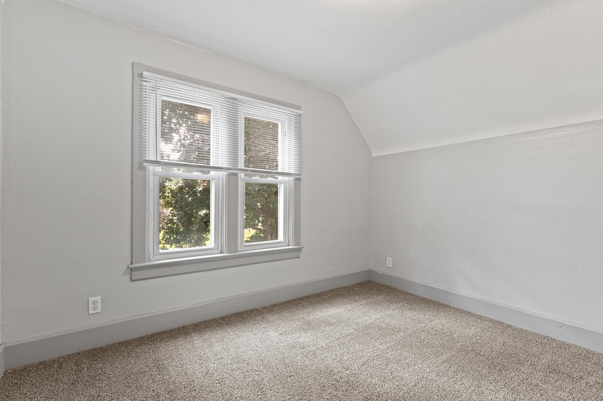 109 5th Street NE