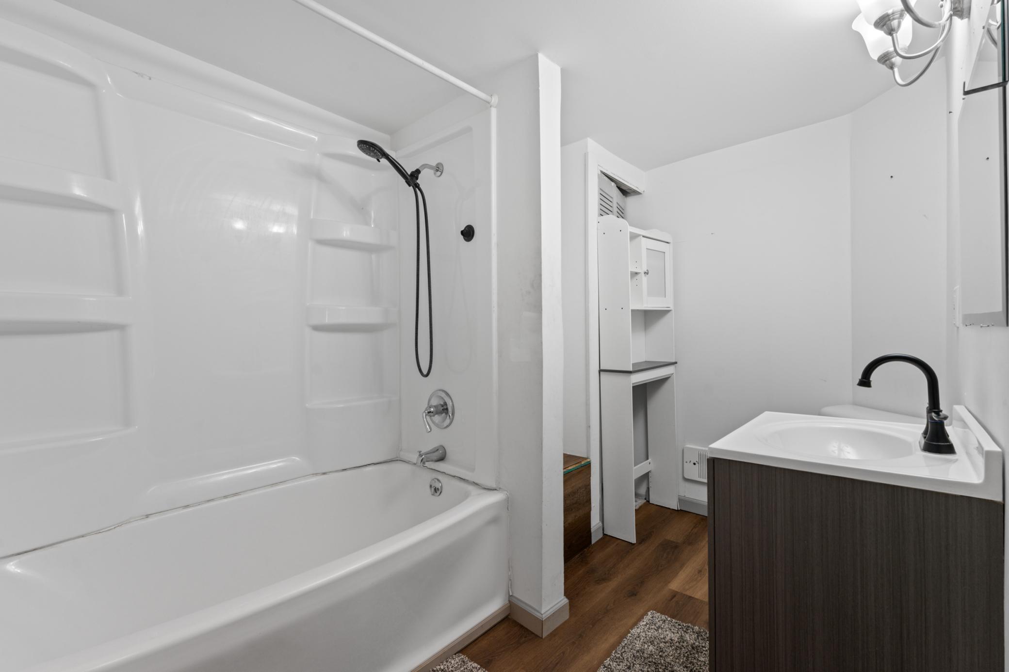 109 5th Street NE