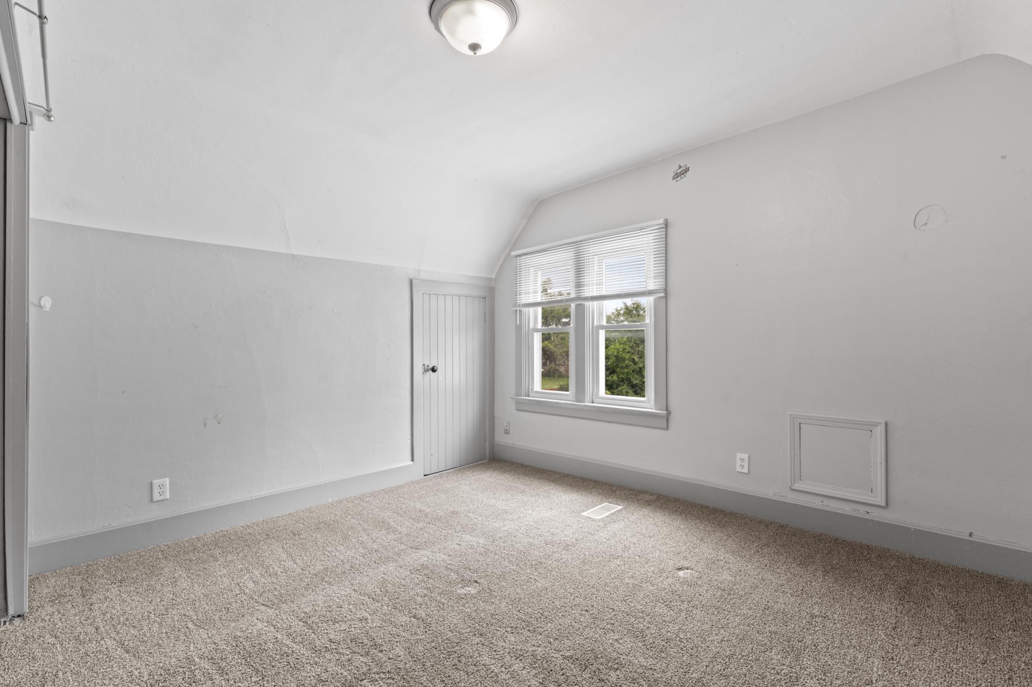 109 5th Street NE