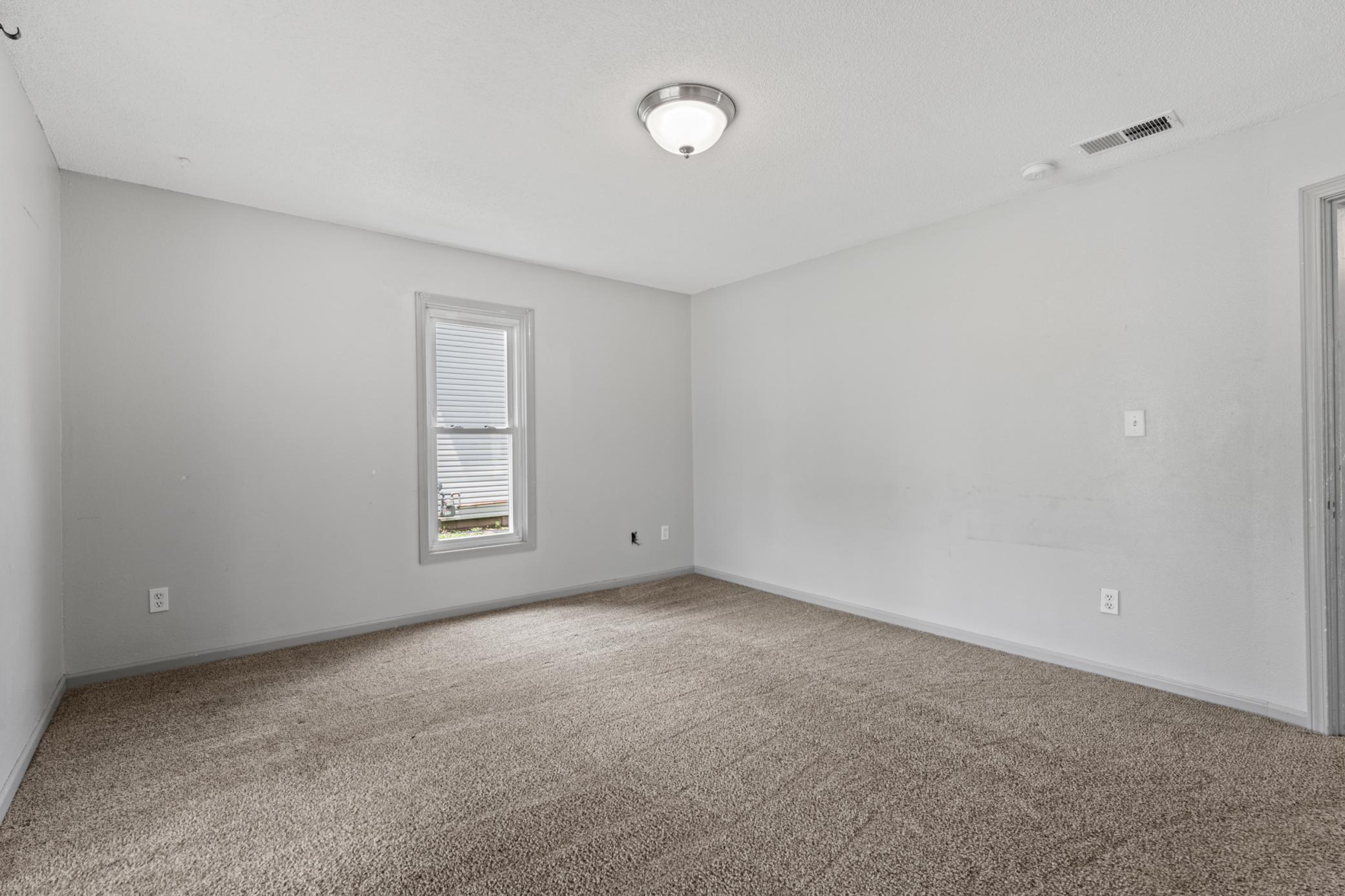 109 5th Street NE