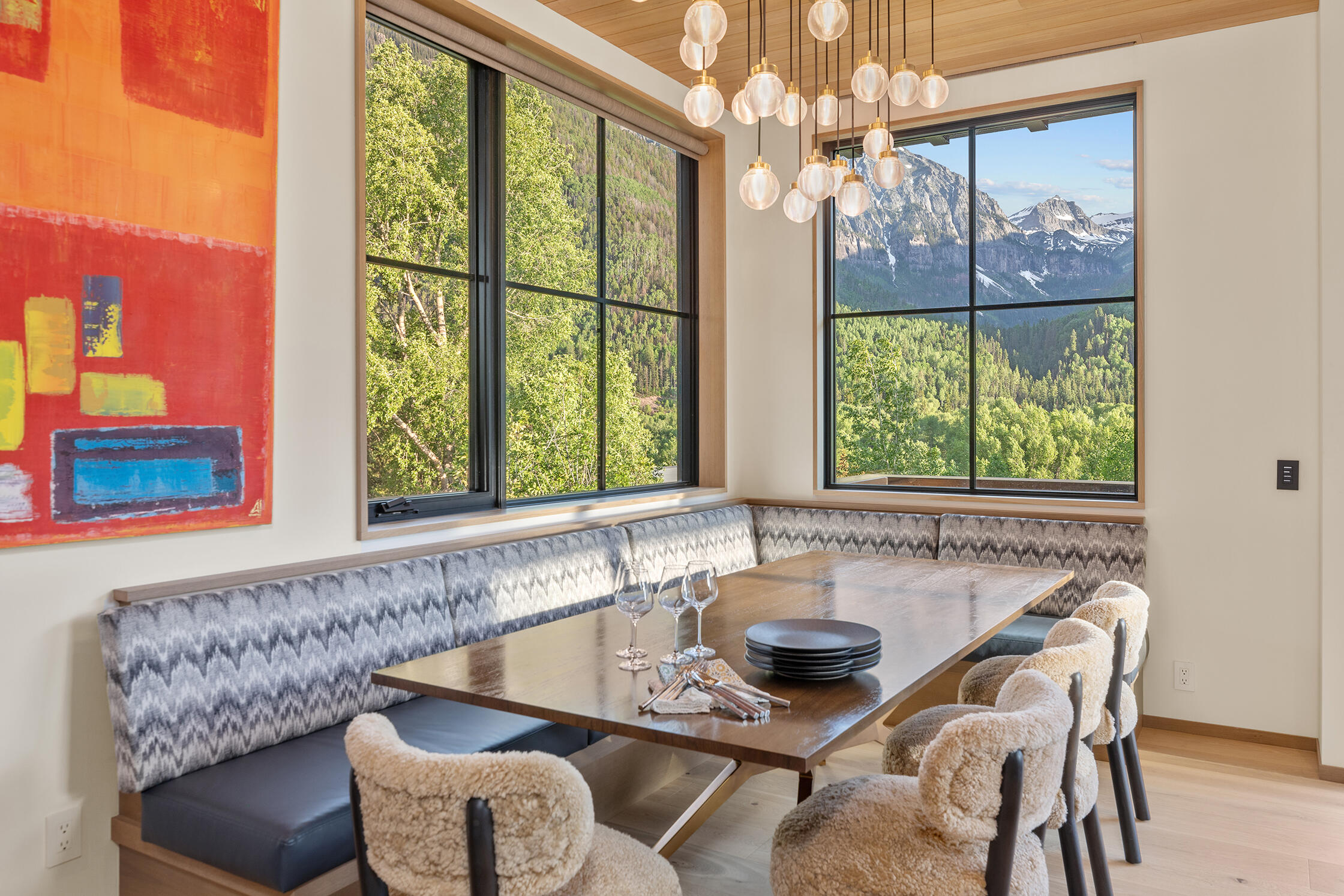 653 E Pandora Avenue