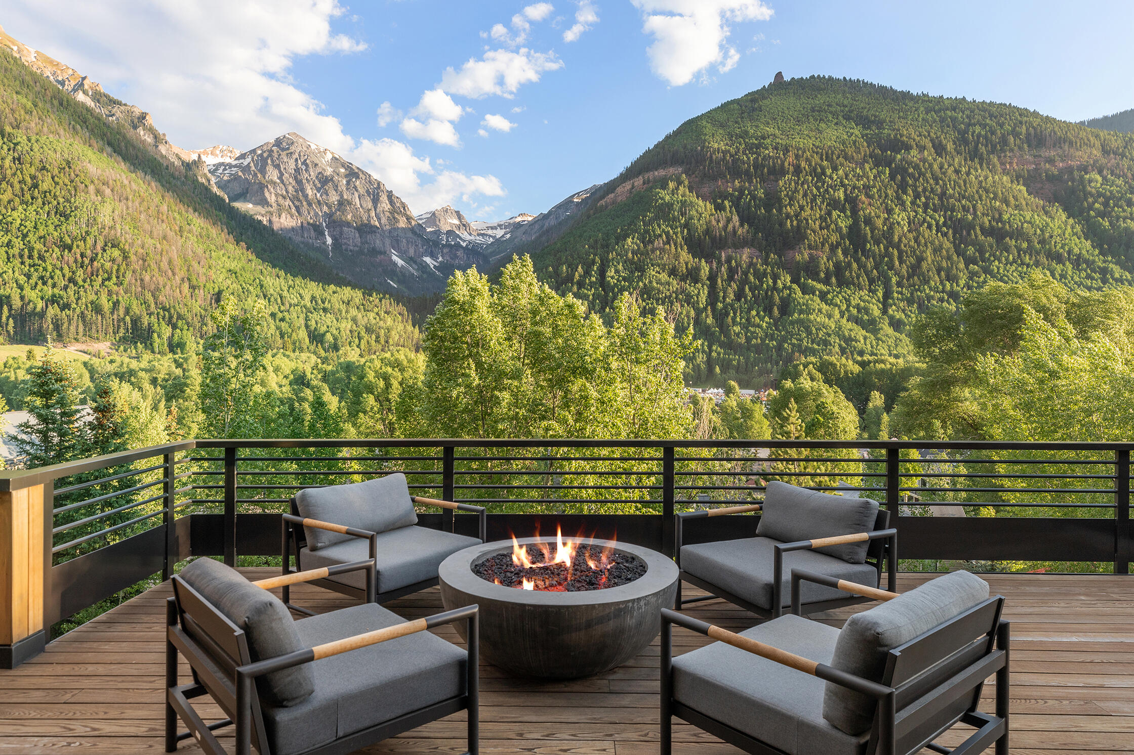 653 E Pandora Avenue