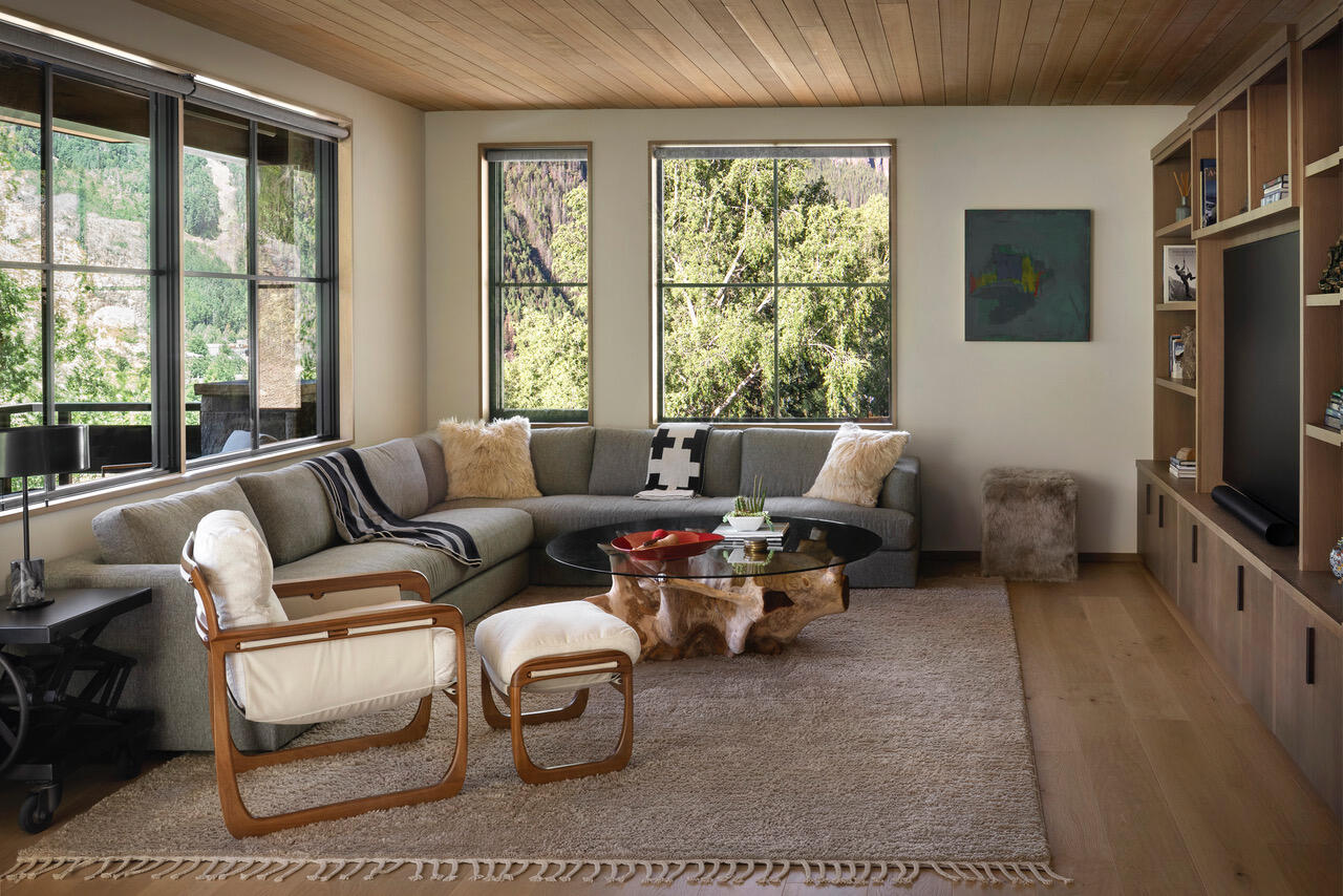 653 E Pandora Avenue