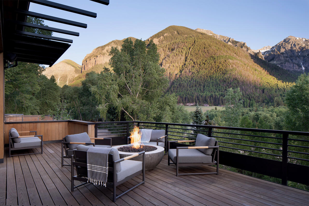 653 E Pandora Avenue