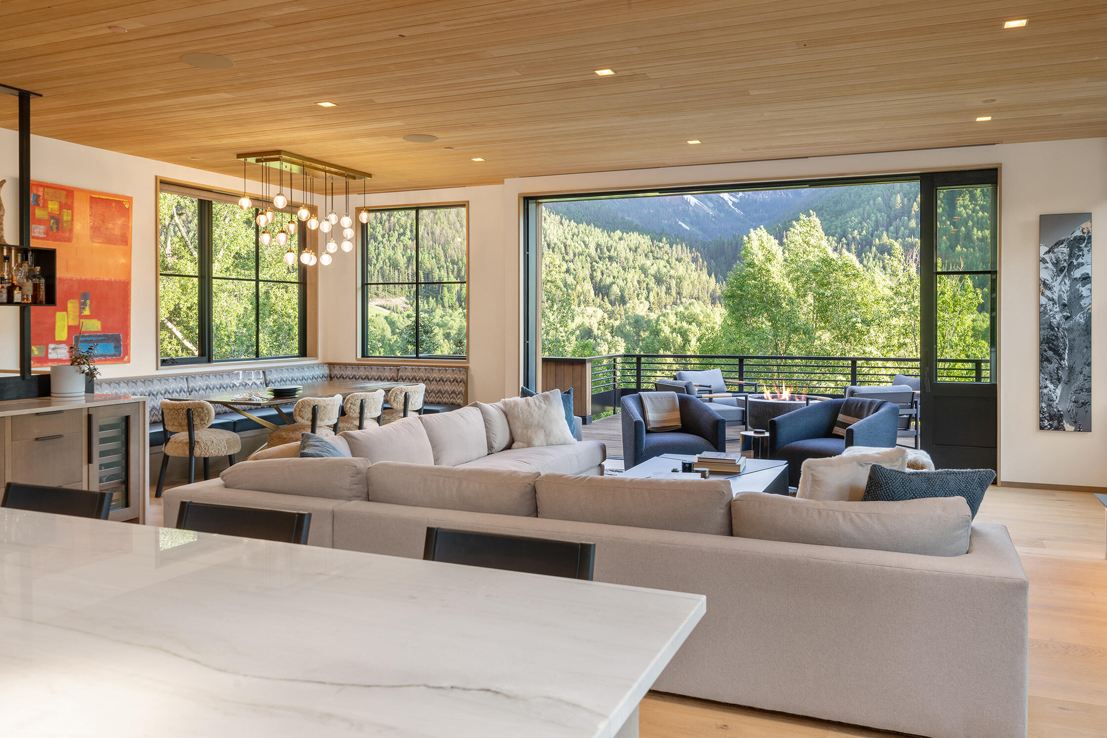 653 E Pandora Avenue