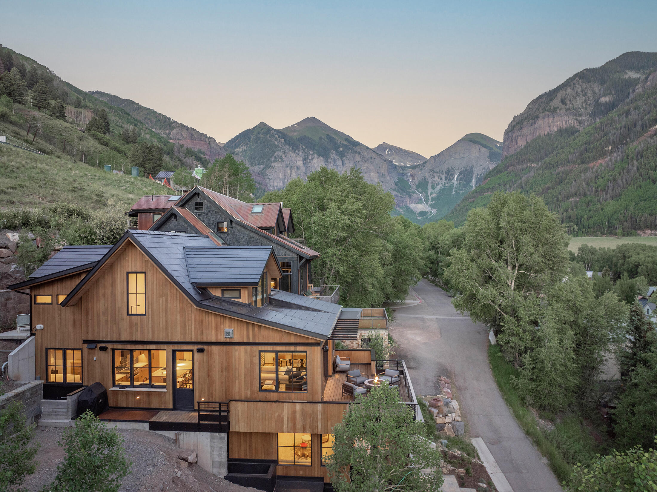 653 E Pandora Avenue