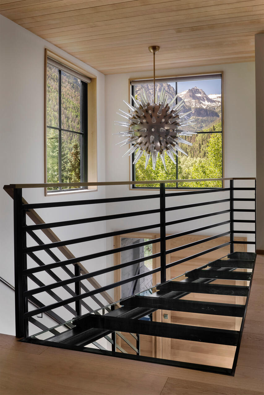 653 E Pandora Avenue