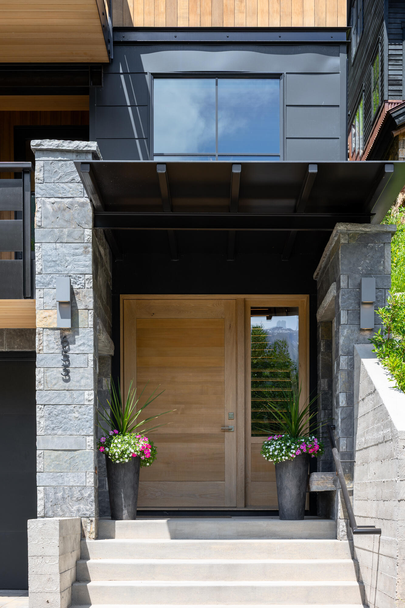 653 E Pandora Avenue