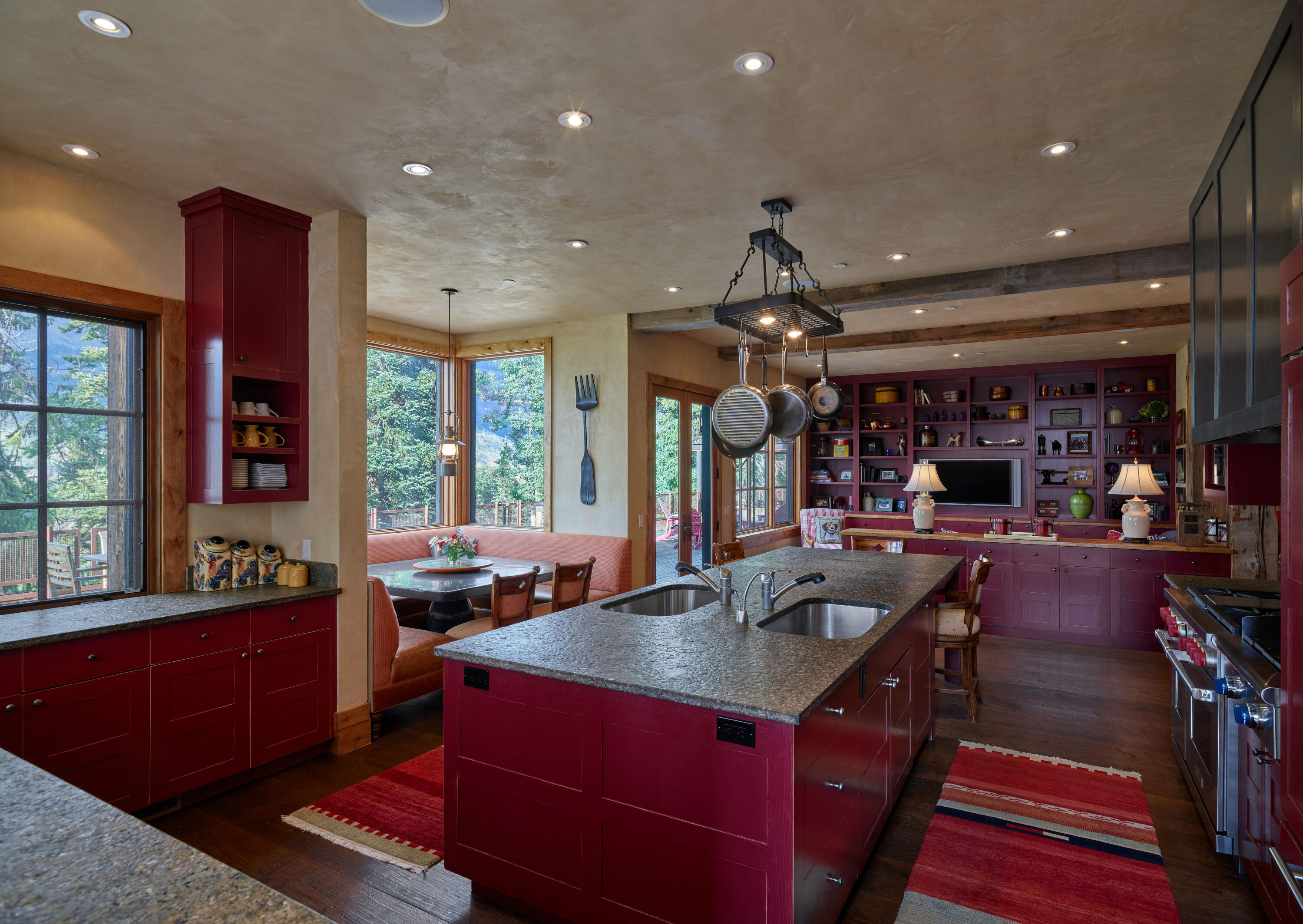 401 Larkspur Lane