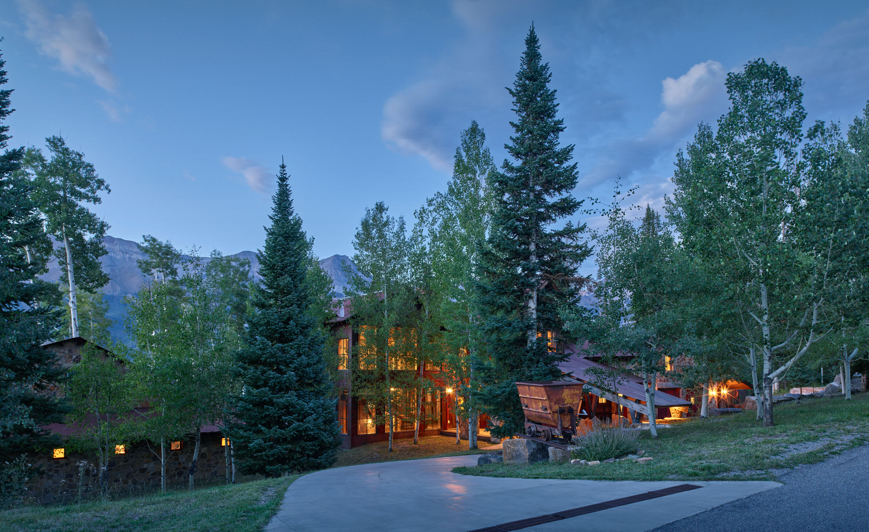 401 Larkspur Lane