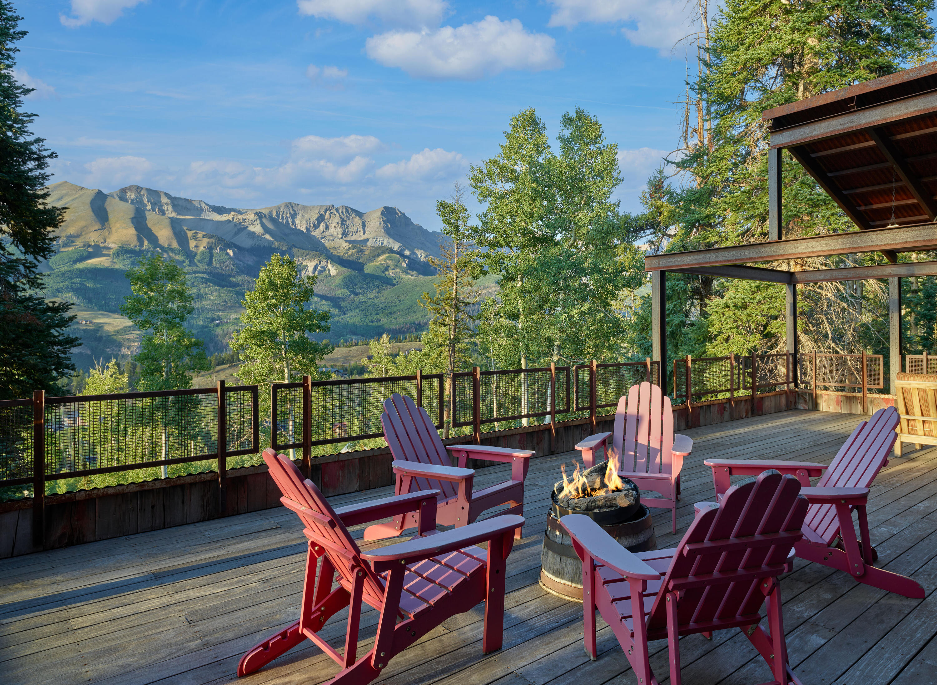 401 Larkspur Lane