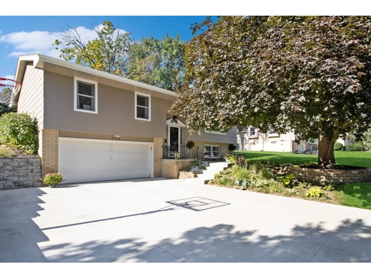 2914 Pleasant Street