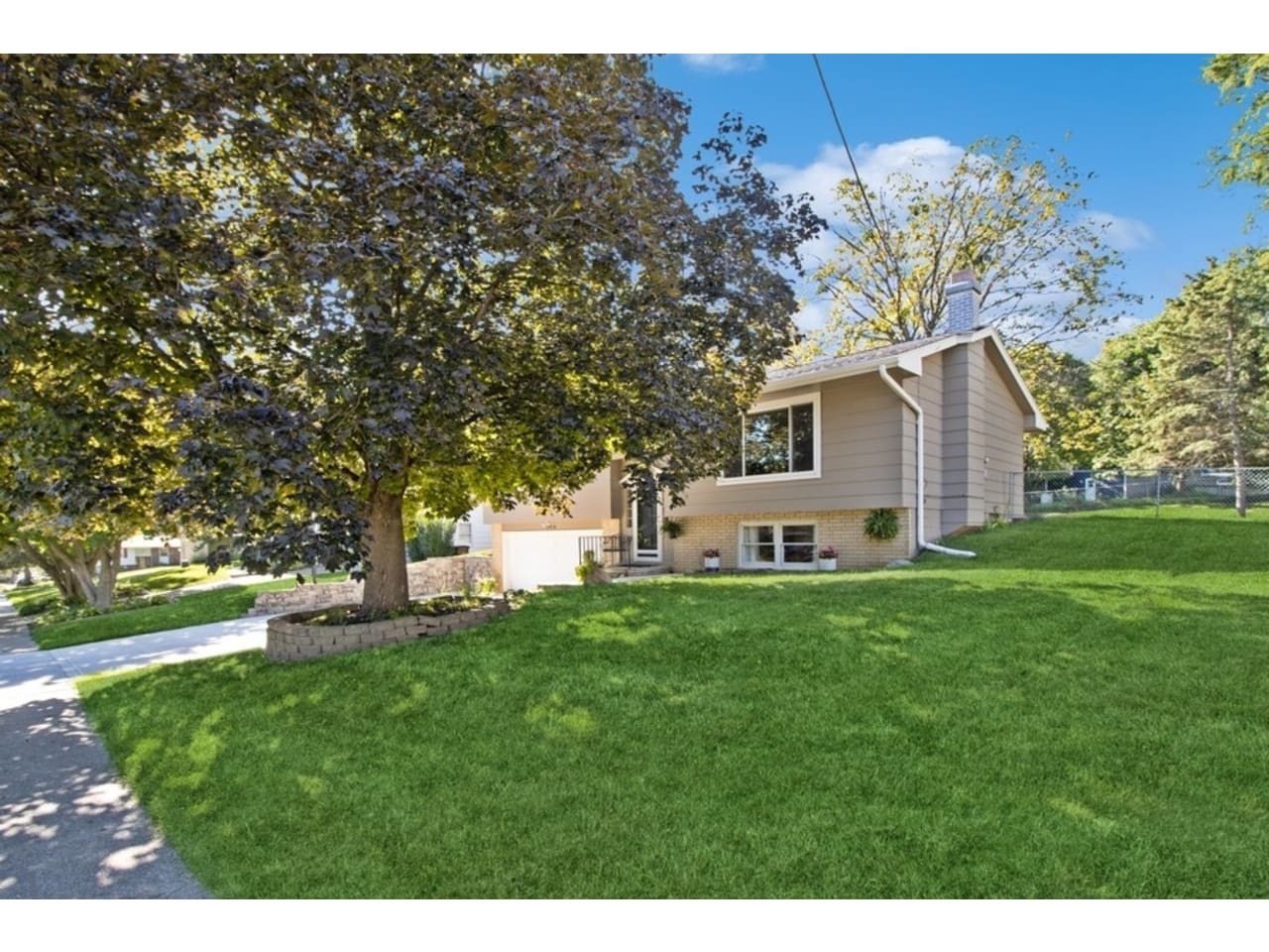 2914 Pleasant Street