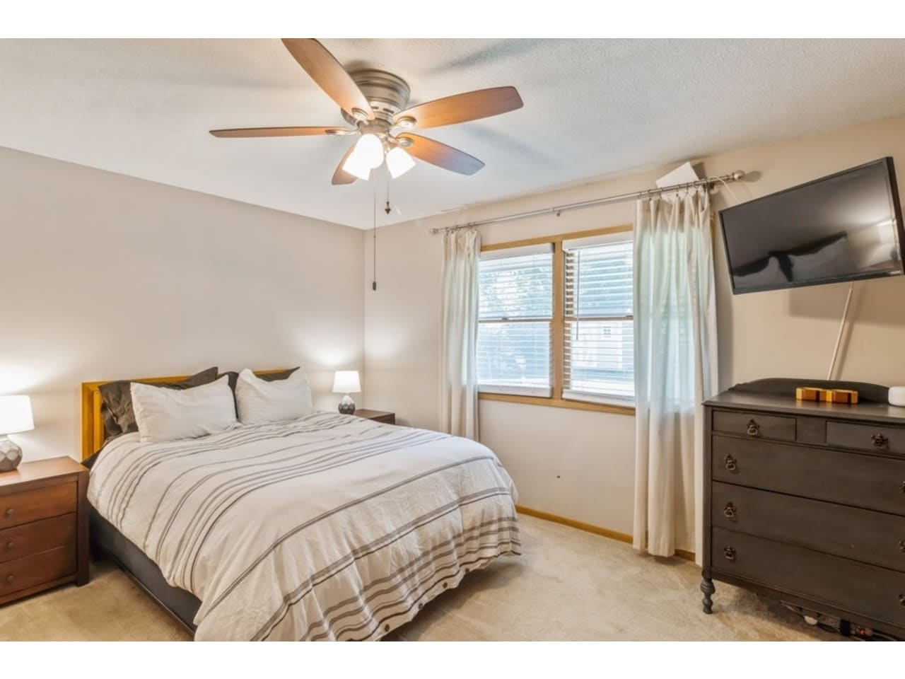 2914 Pleasant Street