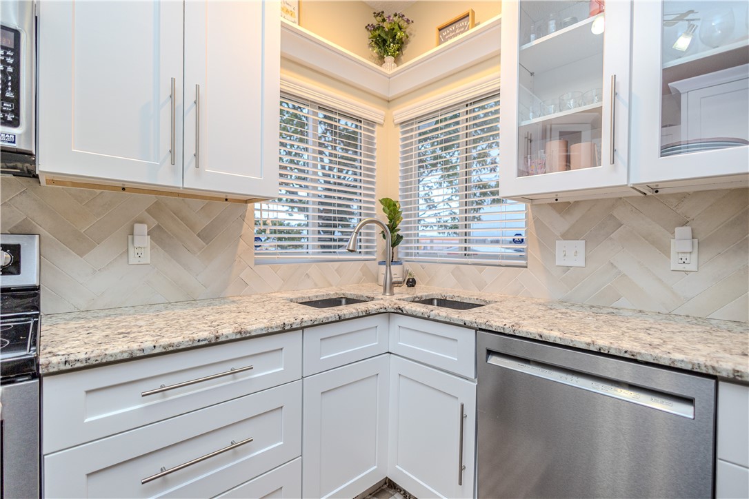 105 SE Crabapple Drive