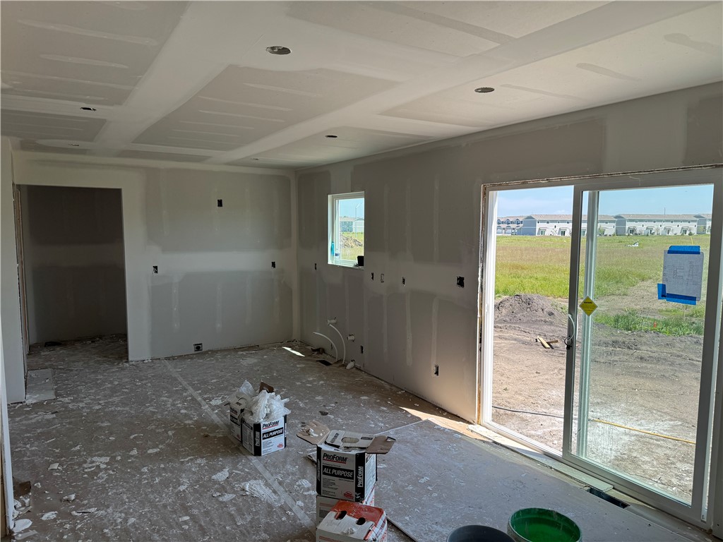 470 NW Compass Avenue