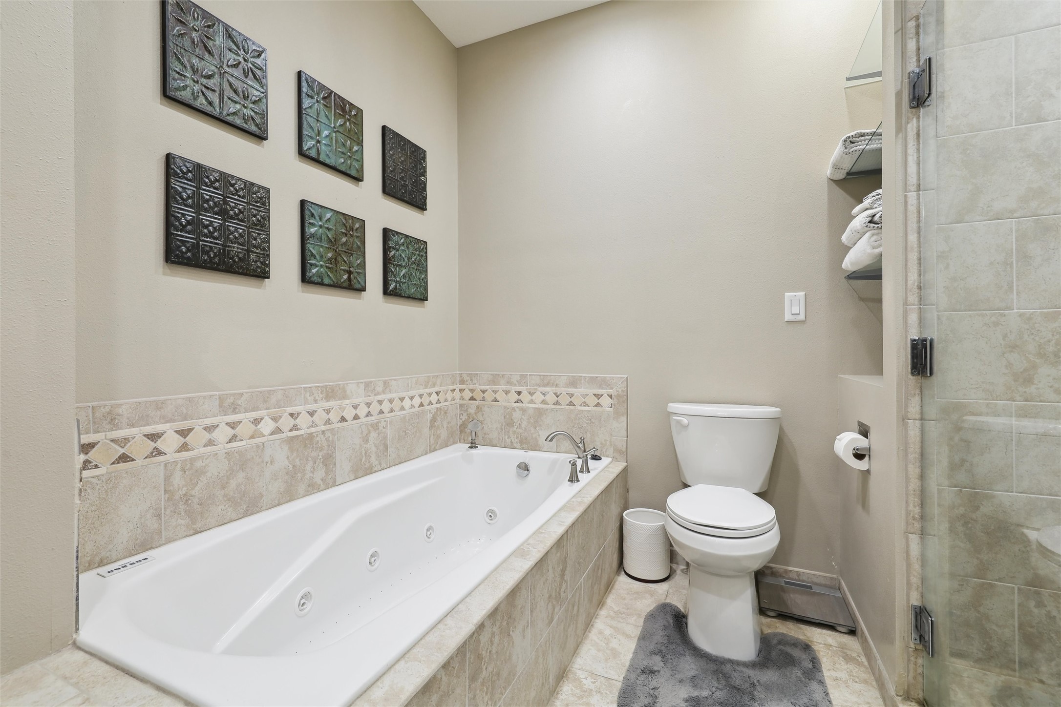 4400 Ep True Parkway 42