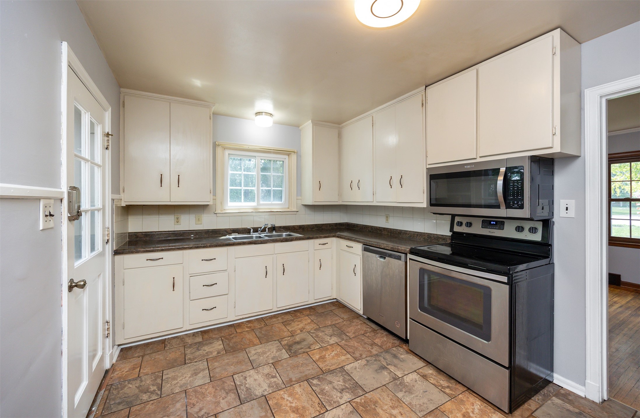 1010 SW Kenworthy Drive