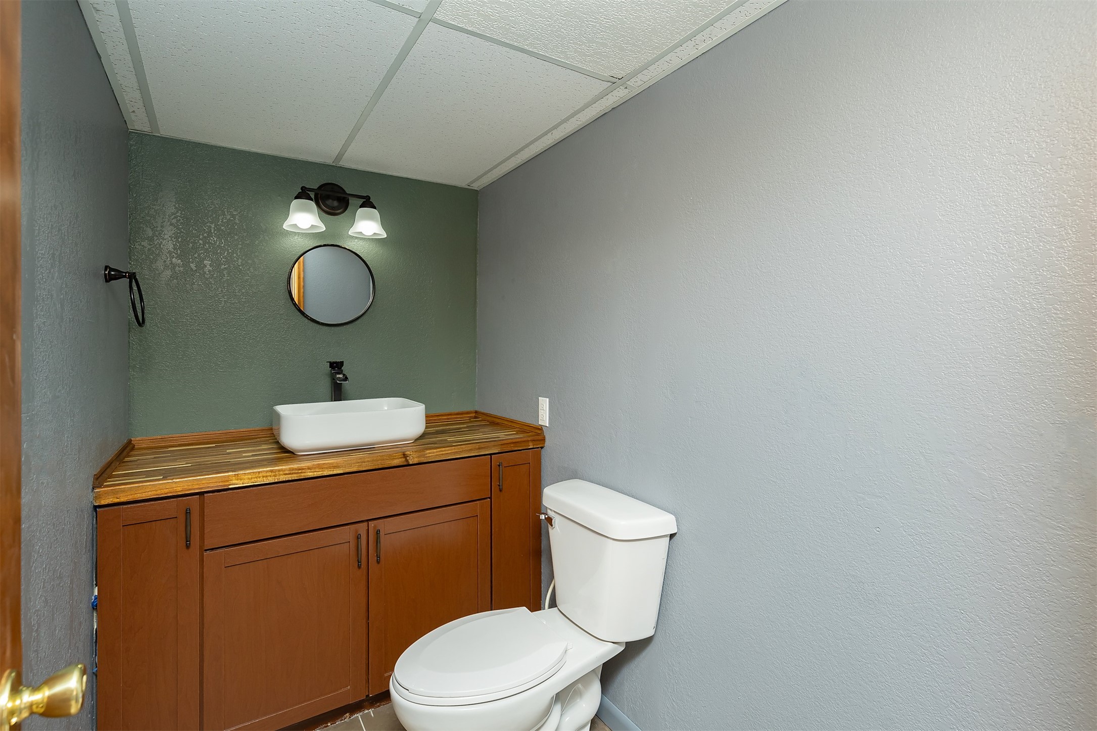 1560 Castlegar Court