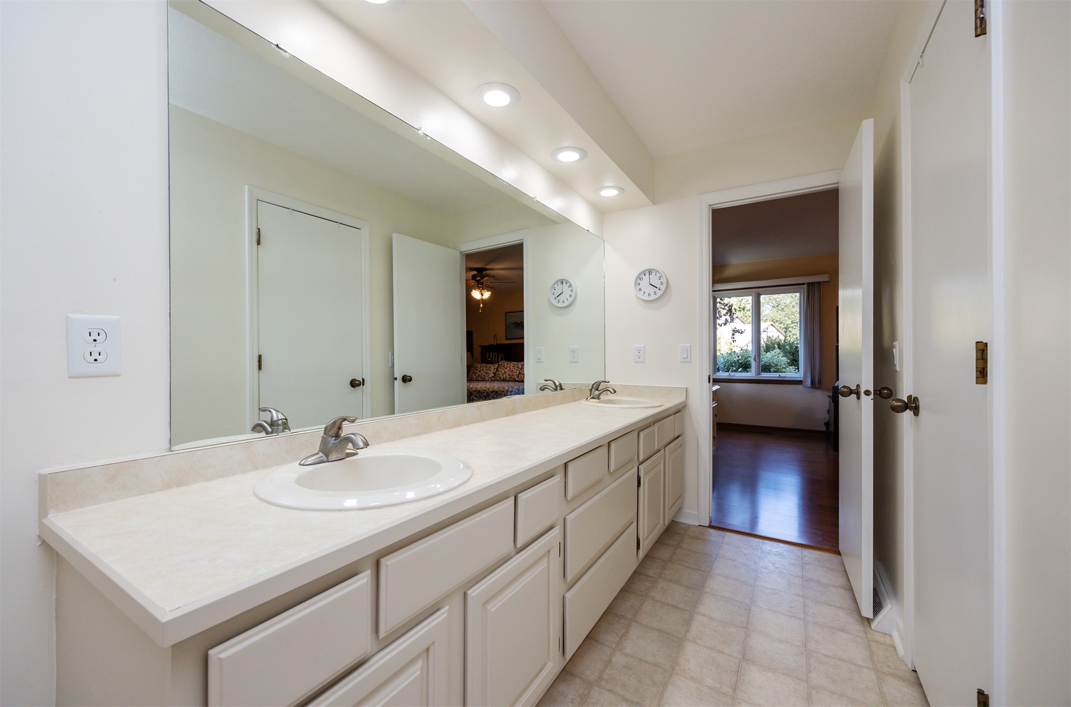 3916 Greenview Drive