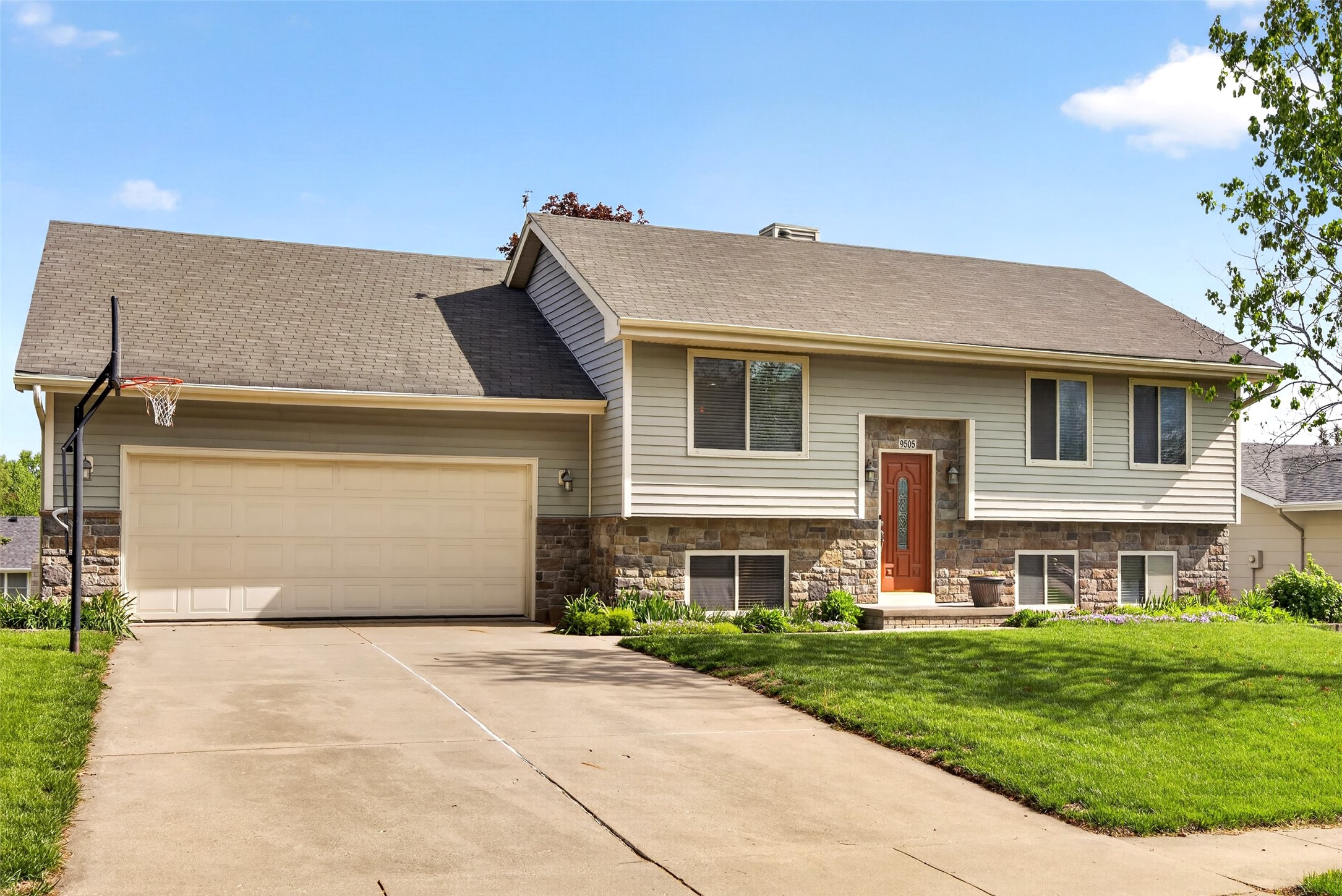 9505 Dennis Drive