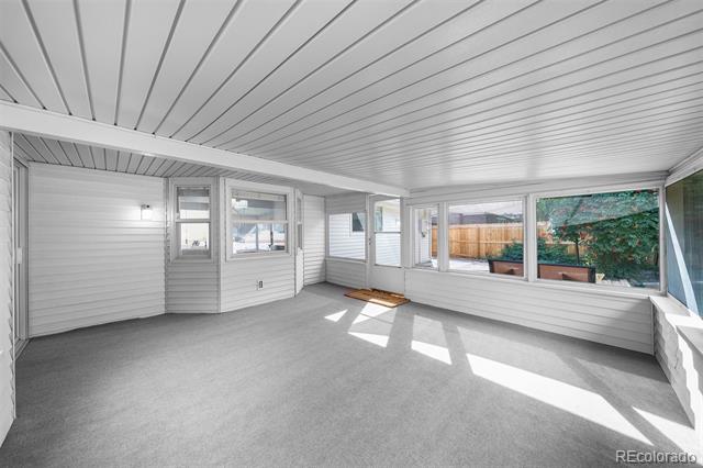 6419 W Roxbury Drive